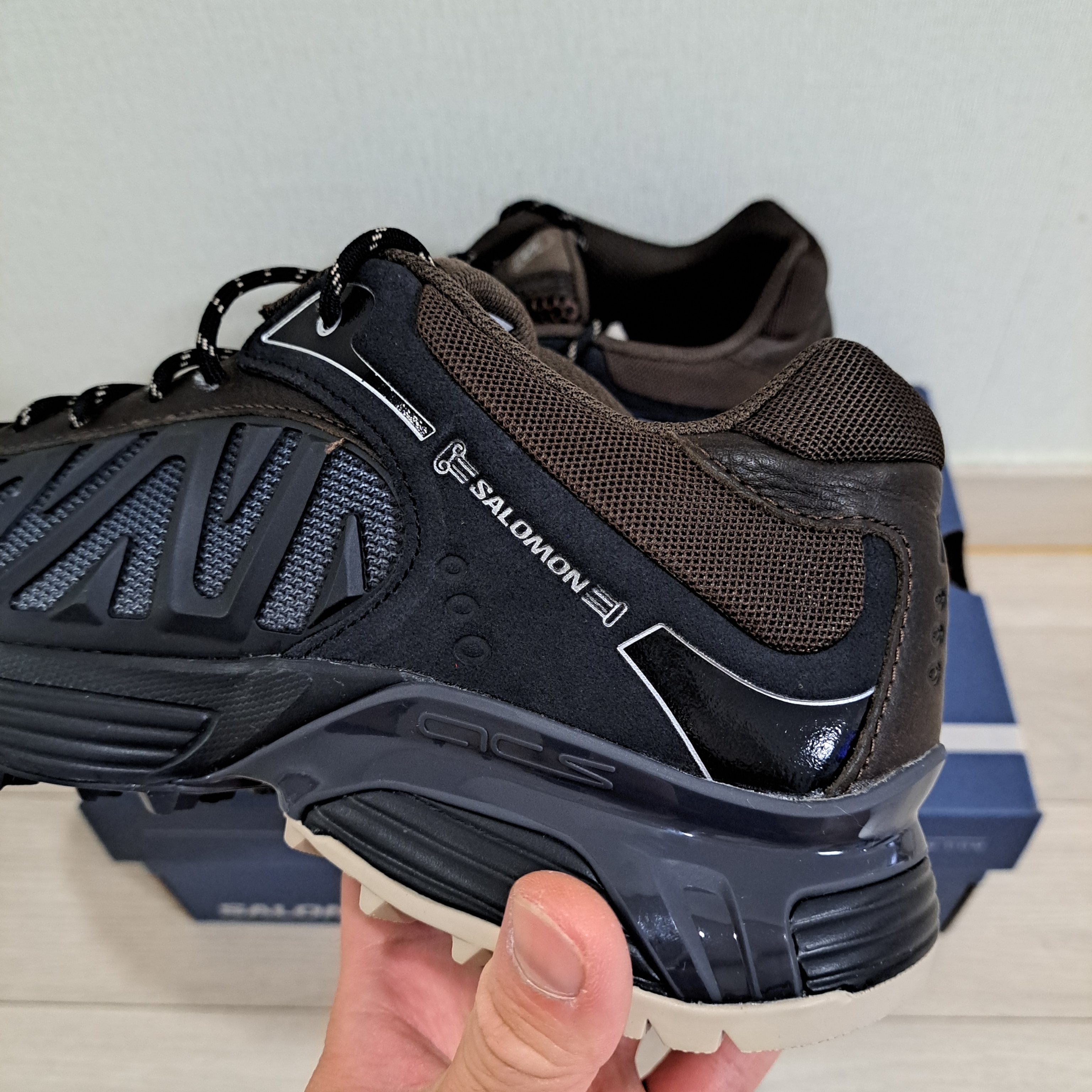Salomon x Aries XT-Whisper Black Earth Brown 착용 스타일 - 3