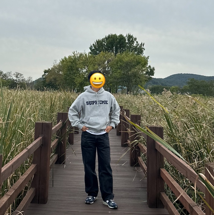 Supreme Collegiate Hooded Sweatshirt Heather Grey - 24SS, New Balance 991 Made in UK Navy 착용 스타일