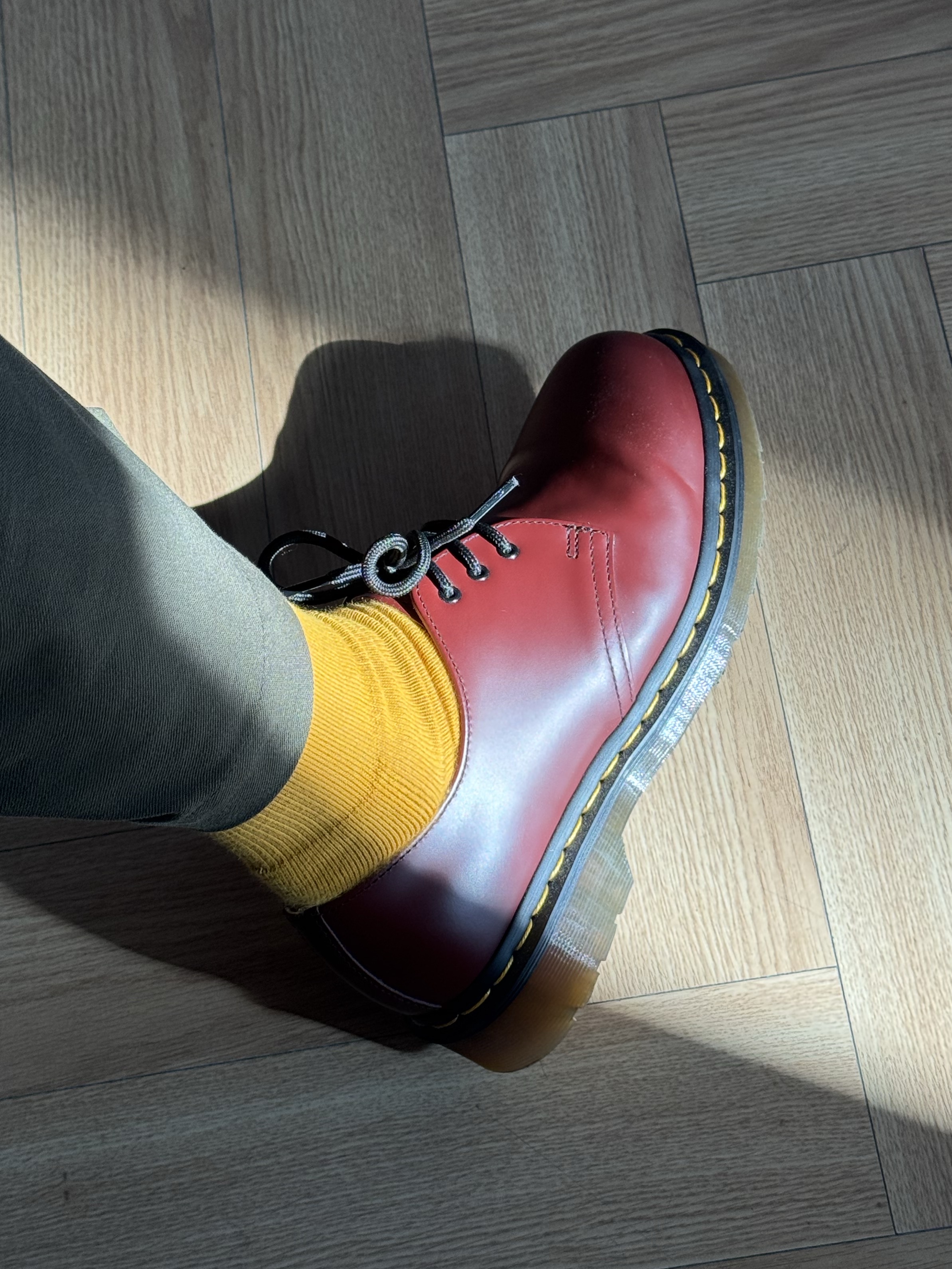 Dr. Martens 1461 Smooth Leather Oxford Shoes Cherry Red 착용 스타일 - 5