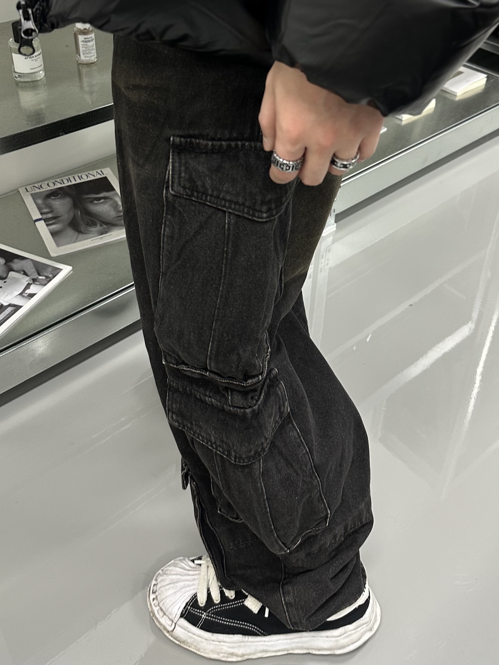 Maison Mihara Yasuhiro Peterson OG Sole Canvas Low Sneakers Black 착용 스타일 - 3