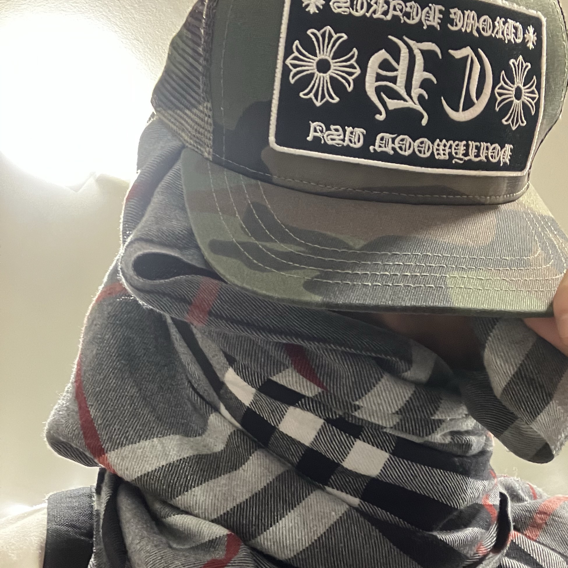 Chrome Hearts CH Hollywood Trucker Hat Camo 착용 스타일