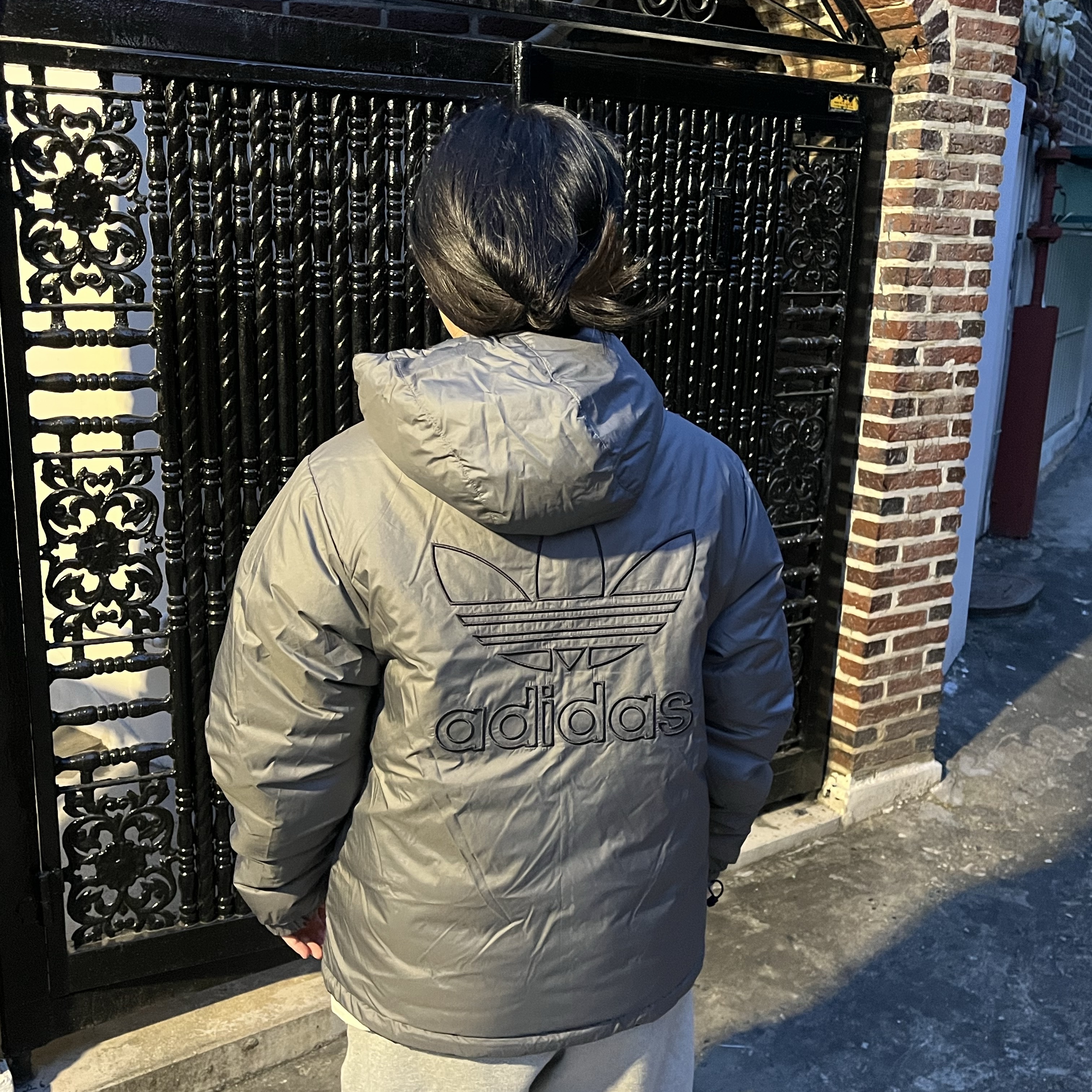 Adidas Originals Adicolor Reversible Jacket Black Grey Four - KR Sizing, Nike NSW Storm-Fit Windrunner Hoodie Jacket Black 착용 스타일 - 4
