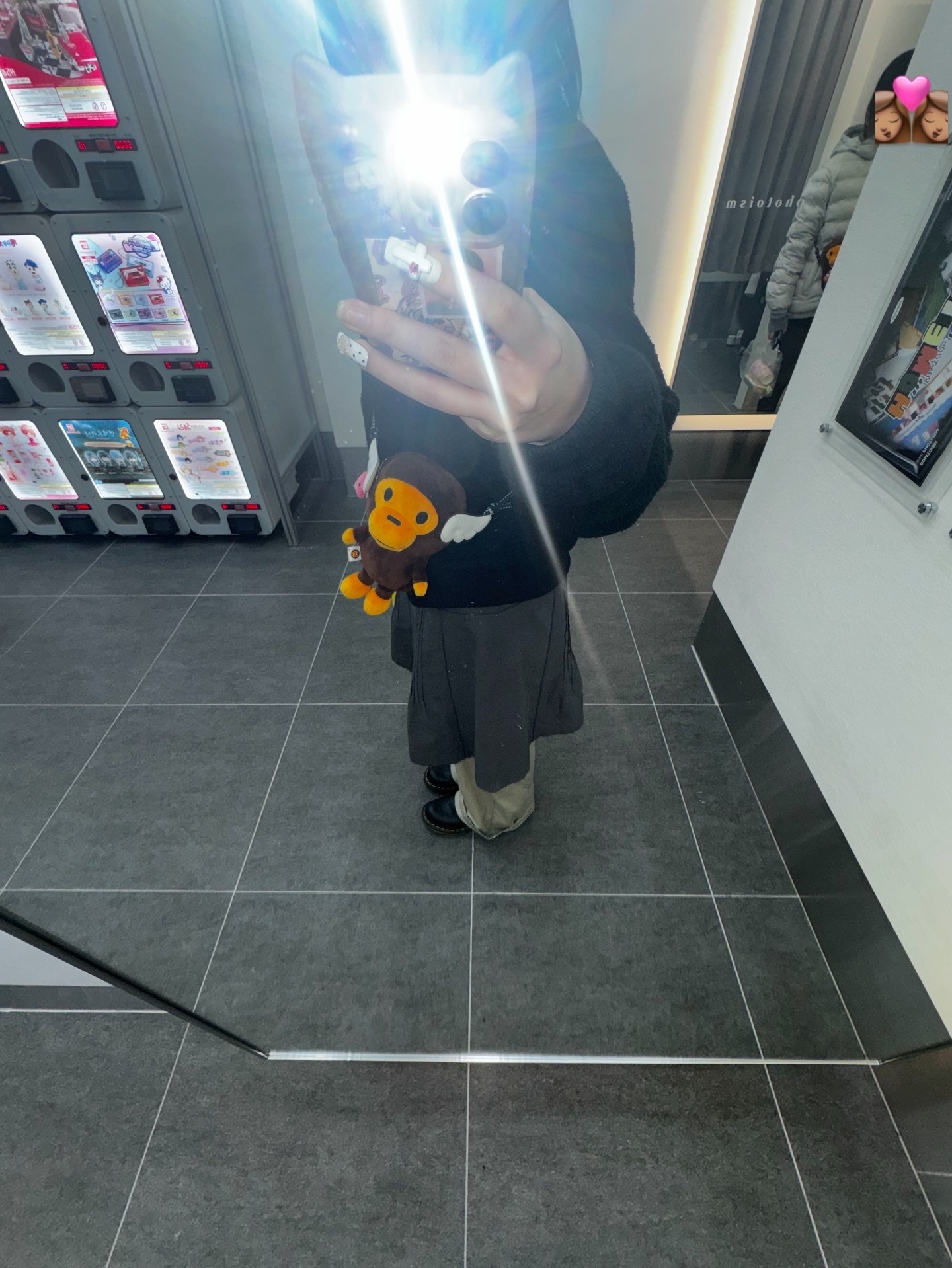 BAPE Baby Milo Mobile Bag Brown, BAPE Baby Milo Plush Mobile Bag Brown 착용 스타일 - 2