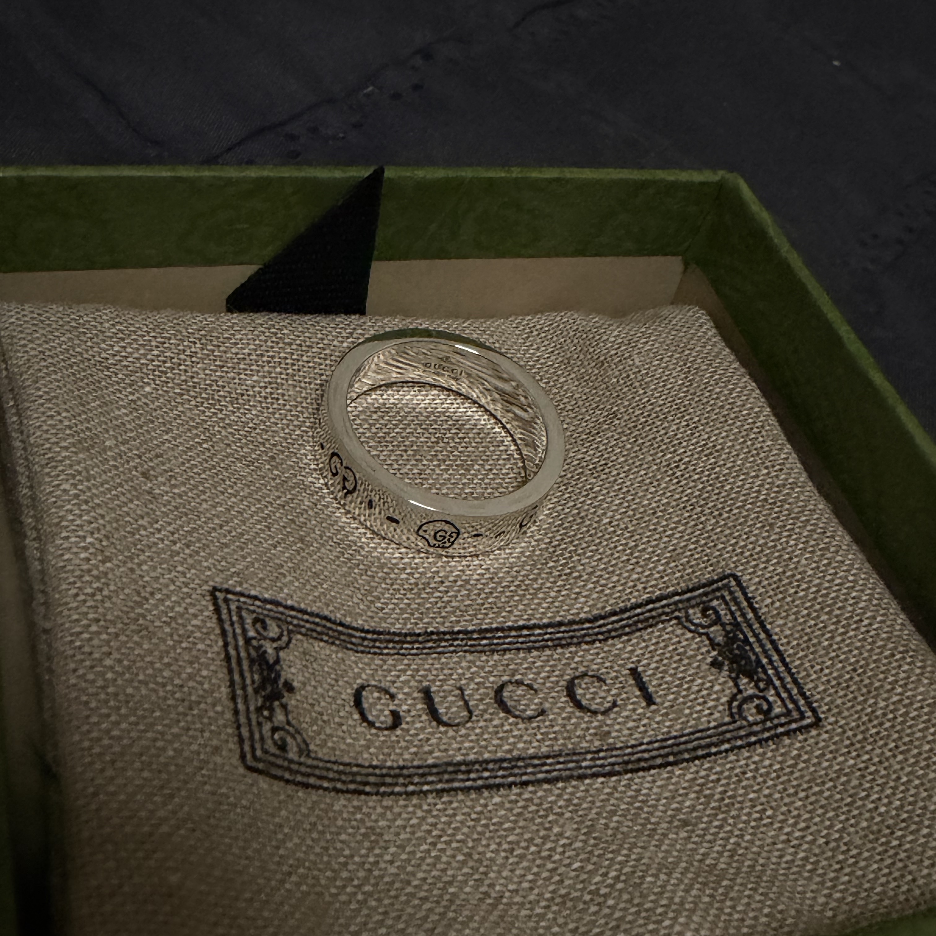 Gucci Ghost Ring Silver 6mm 착용 스타일