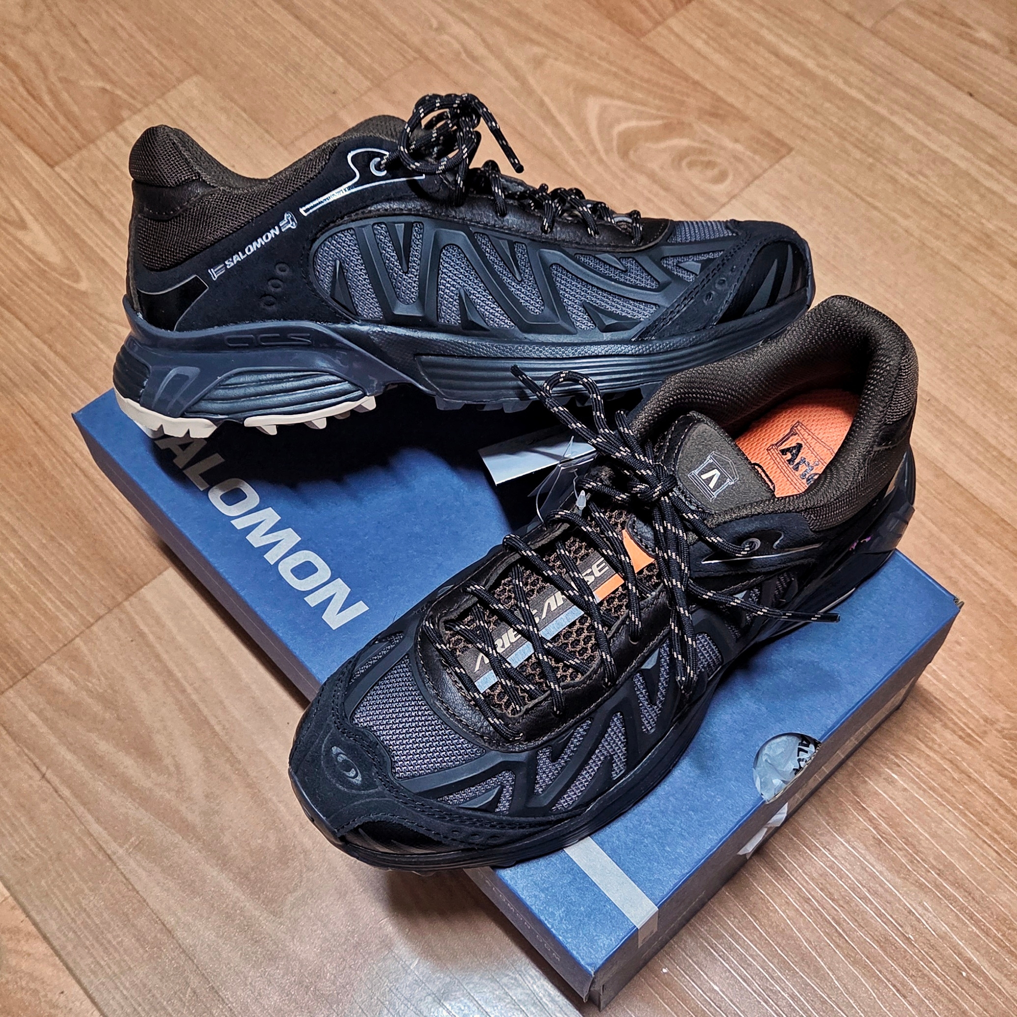 Salomon x Aries XT-Whisper Black Earth Brown 착용 스타일