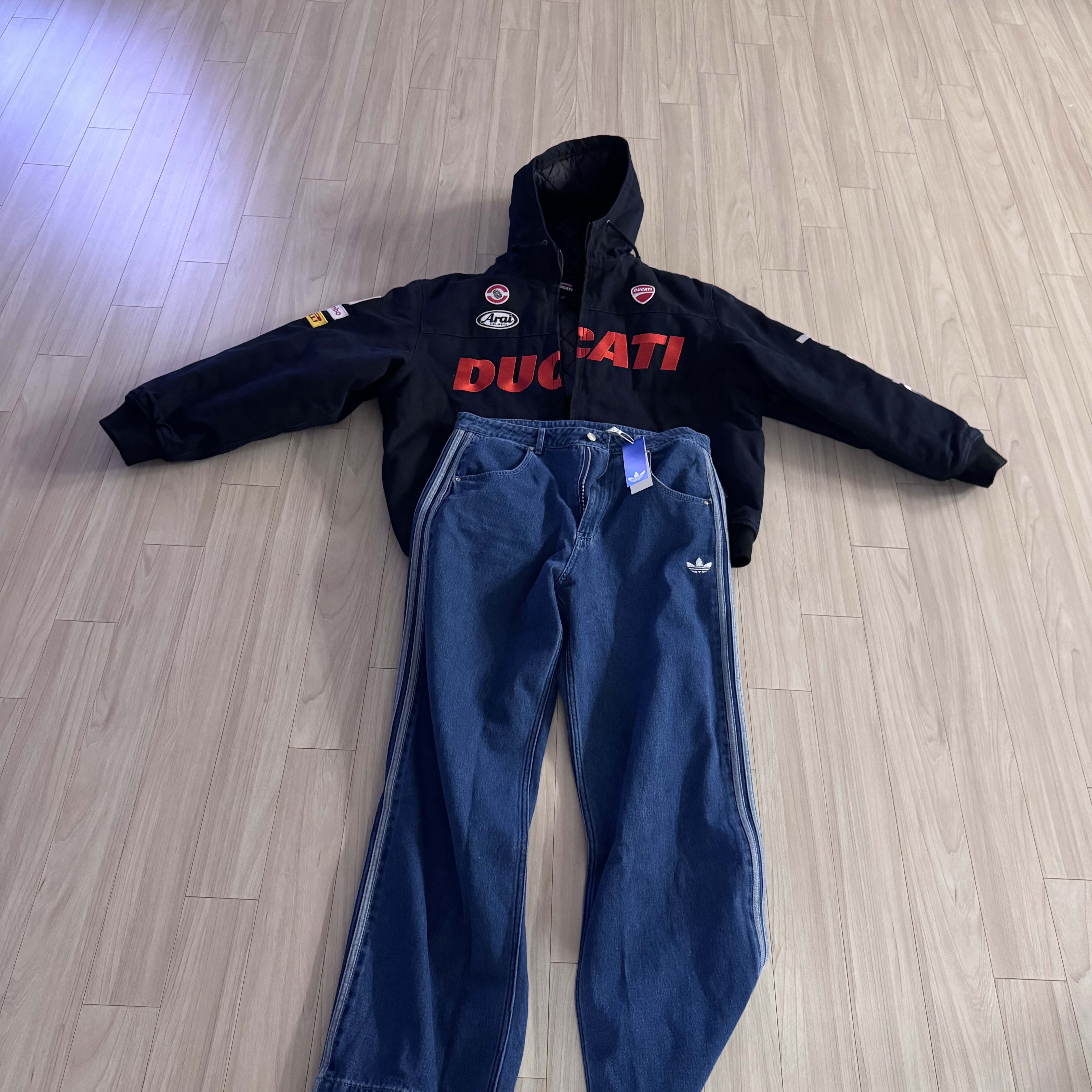 Supreme x Ducati Hooded Racing Jacket Black - 24SS, Adidas Adicolor Denim Firebird Pants Medium Blue Denim - KR Sizing 착용 스타일