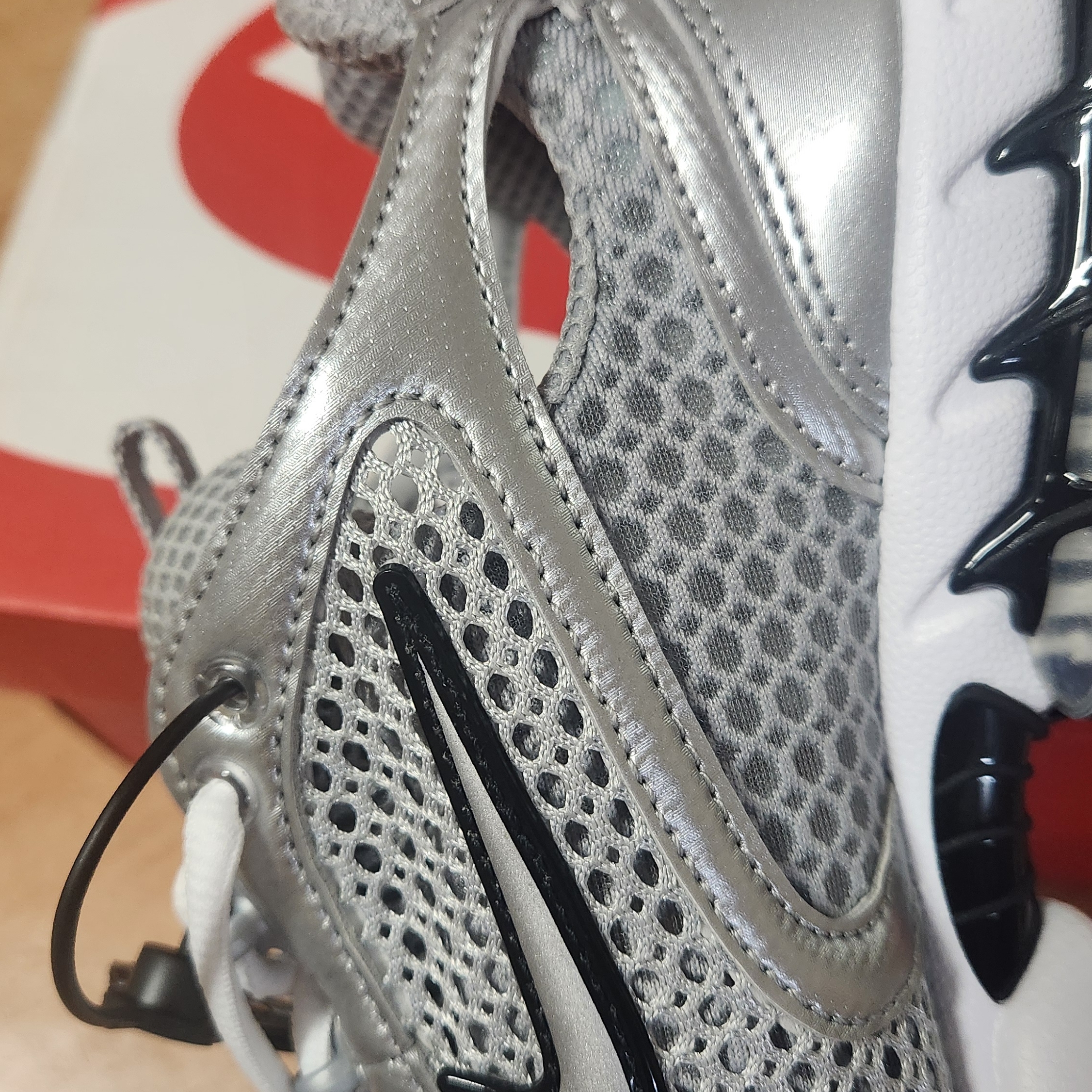 Nike Air Zoom Spiridon Cage 2 Metallic Silver 착용 스타일 - 6