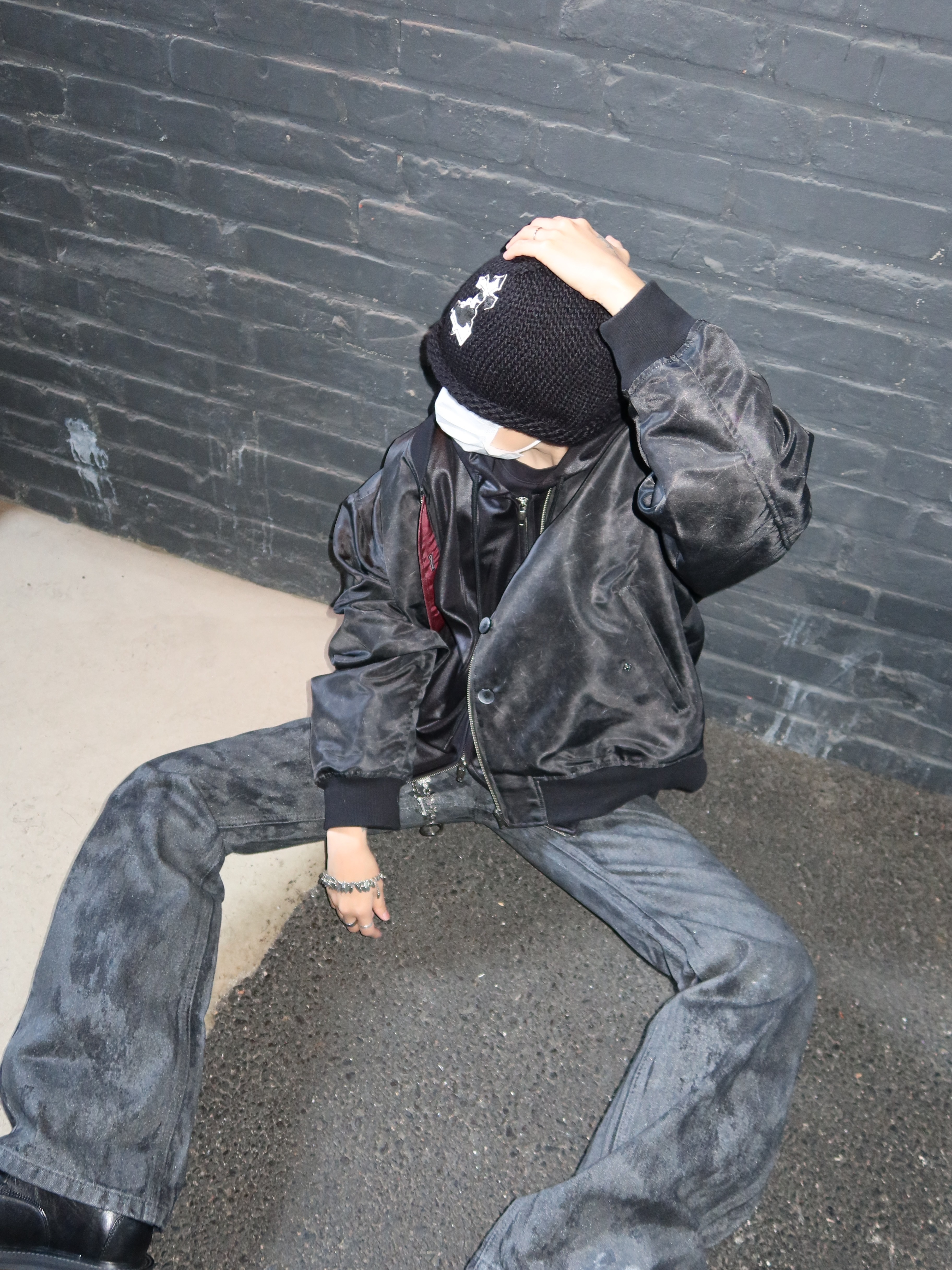 Hono Report 4 Button Bomber Jacket Scratch Black, Hono Report Leaf Bracelet 착용 스타일 - 4