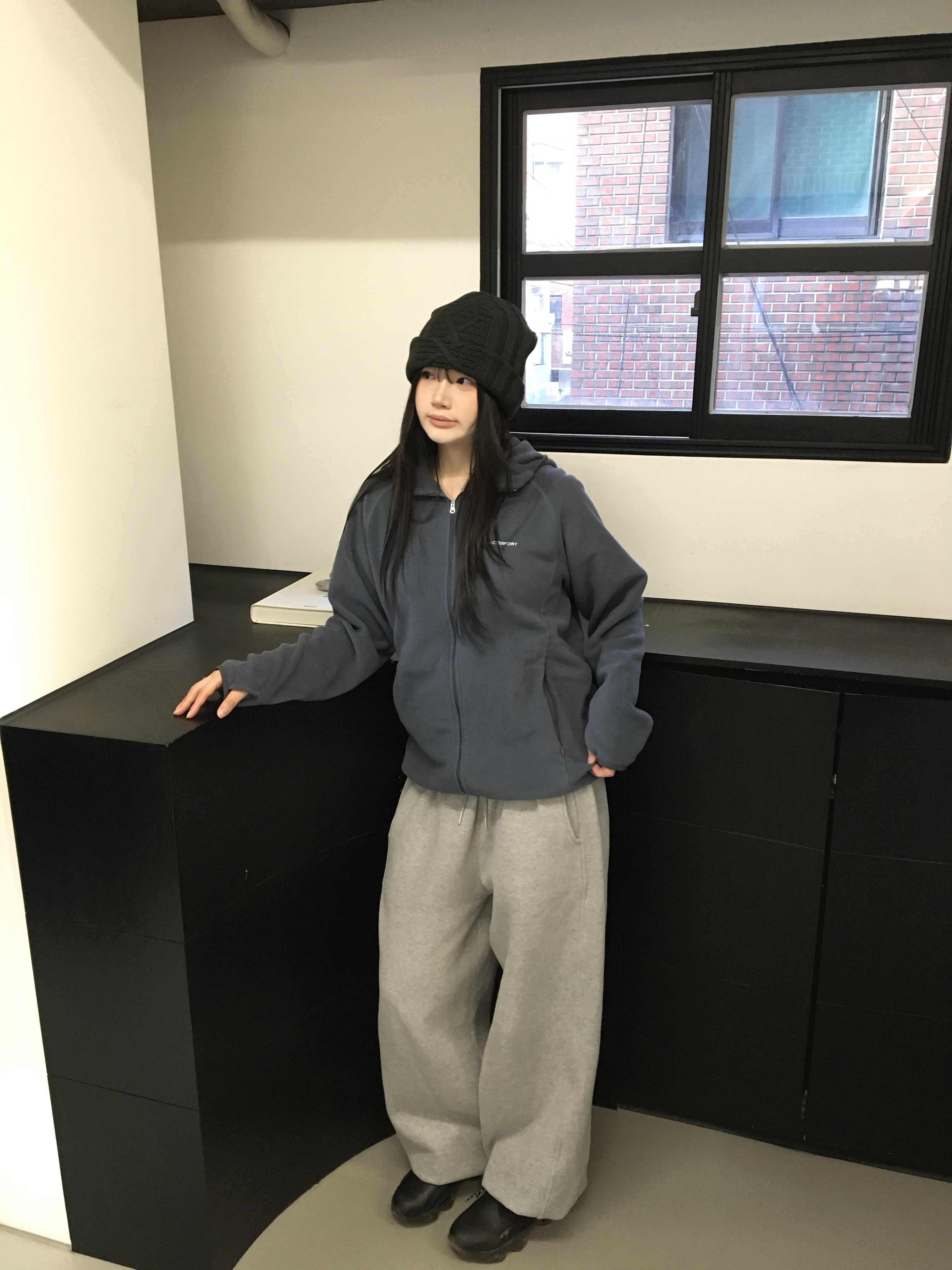 Asics Gel-Quantum Kinetic SP Black, Hatchingroom Jacquard Big Beanie Charcoal 착용 스타일 - 2