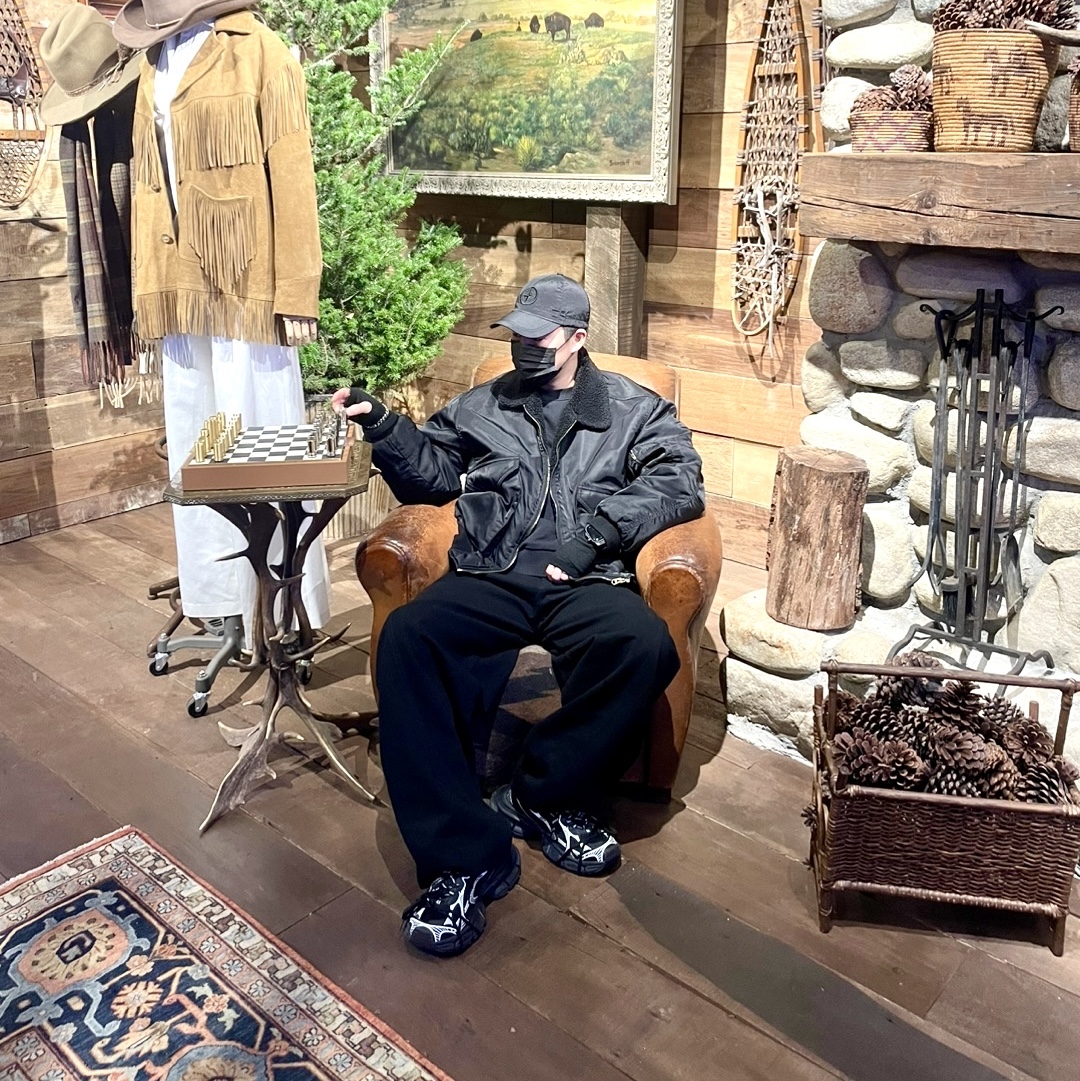 Balenciaga 3XL Sneakers Black White 착용 스타일 - 1