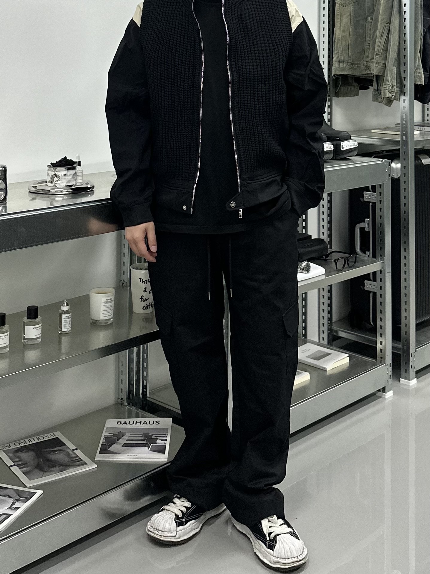 Maison Mihara Yasuhiro Peterson OG Sole Canvas Low Sneakers Black 착용 스타일 - 2