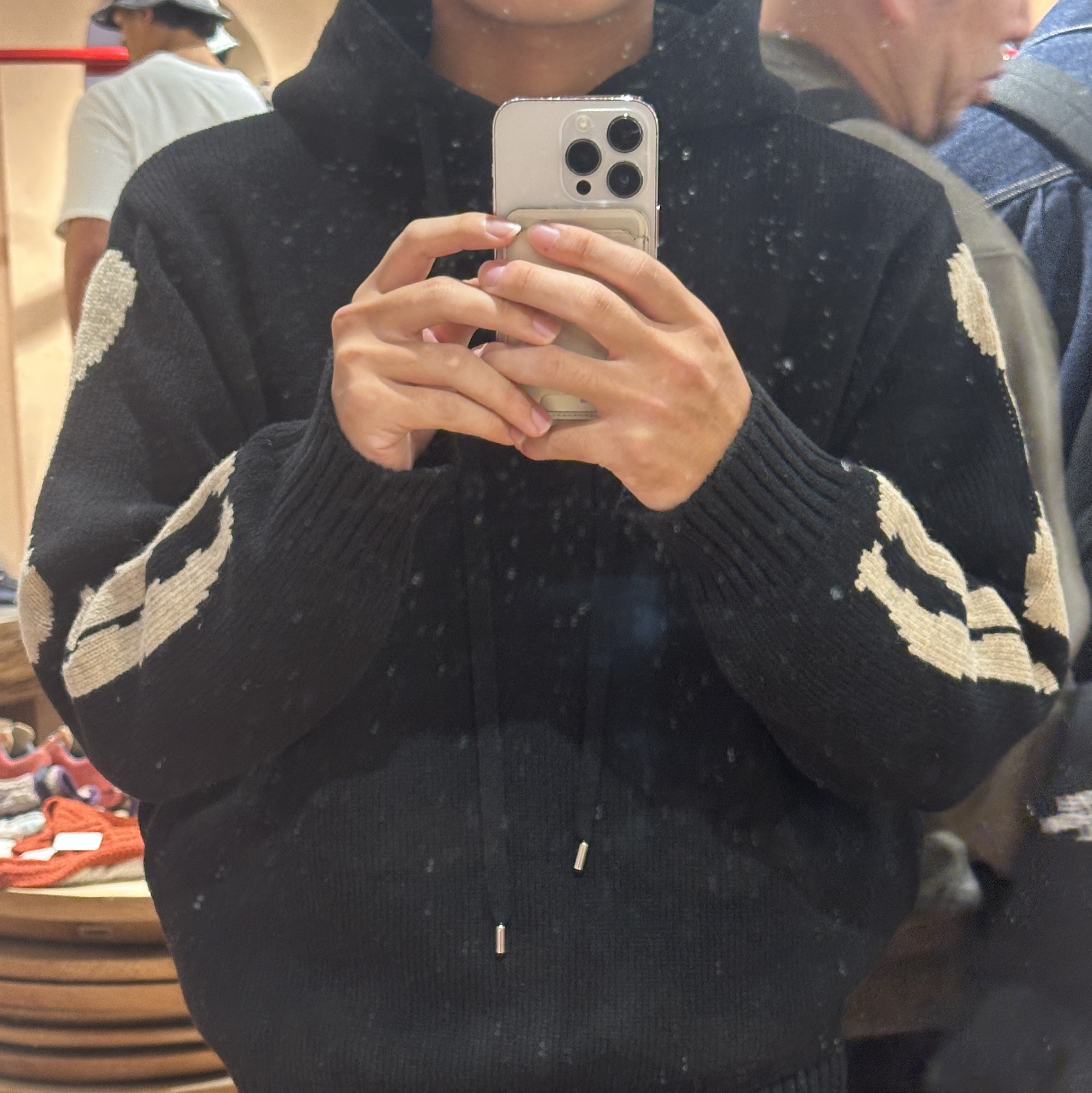 Kapital 5G Wool Bone Hooded Sweater Black 착용 스타일 - 2