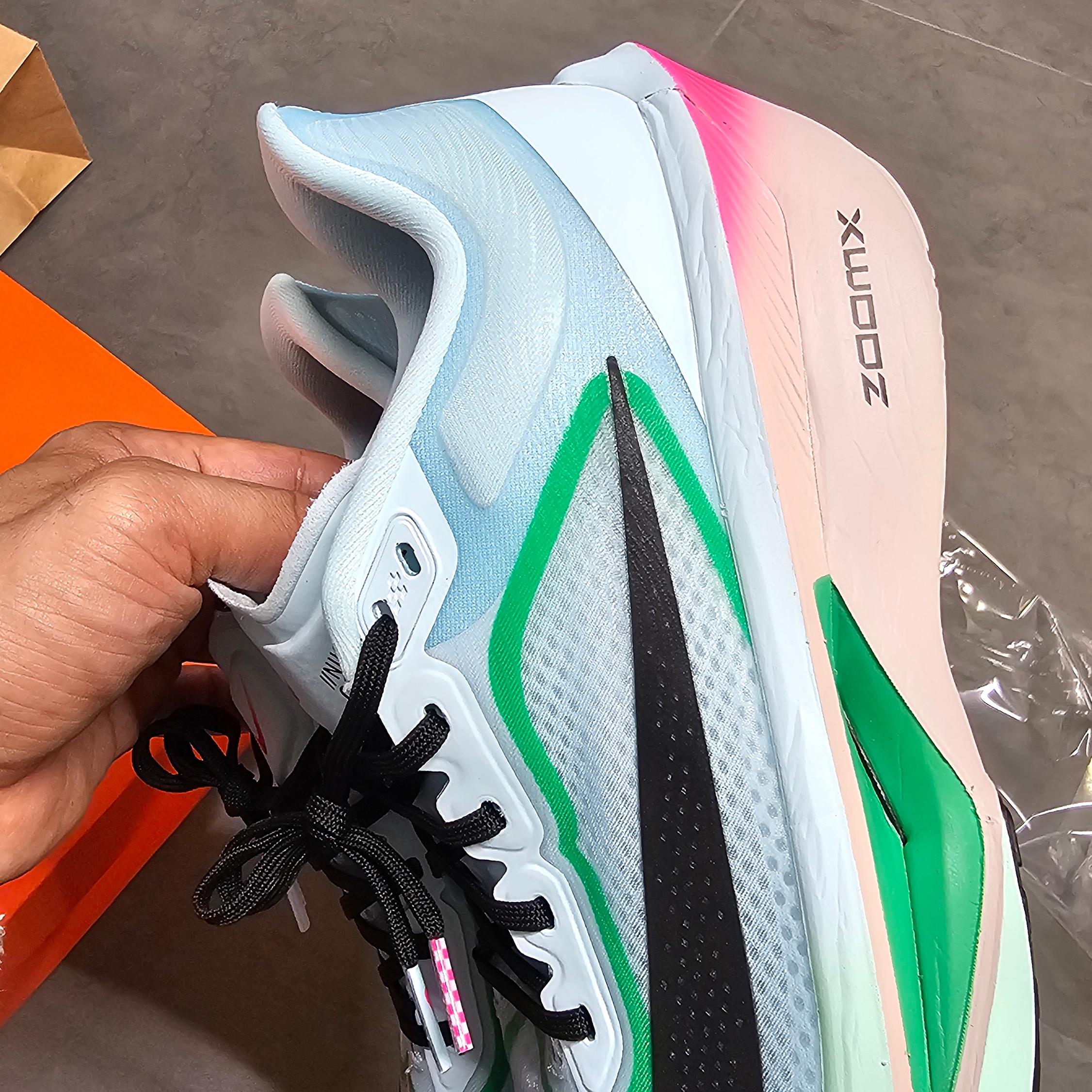 Nike Zoom Fly 6 Glacier Ice Hyper Pink 착용 스타일