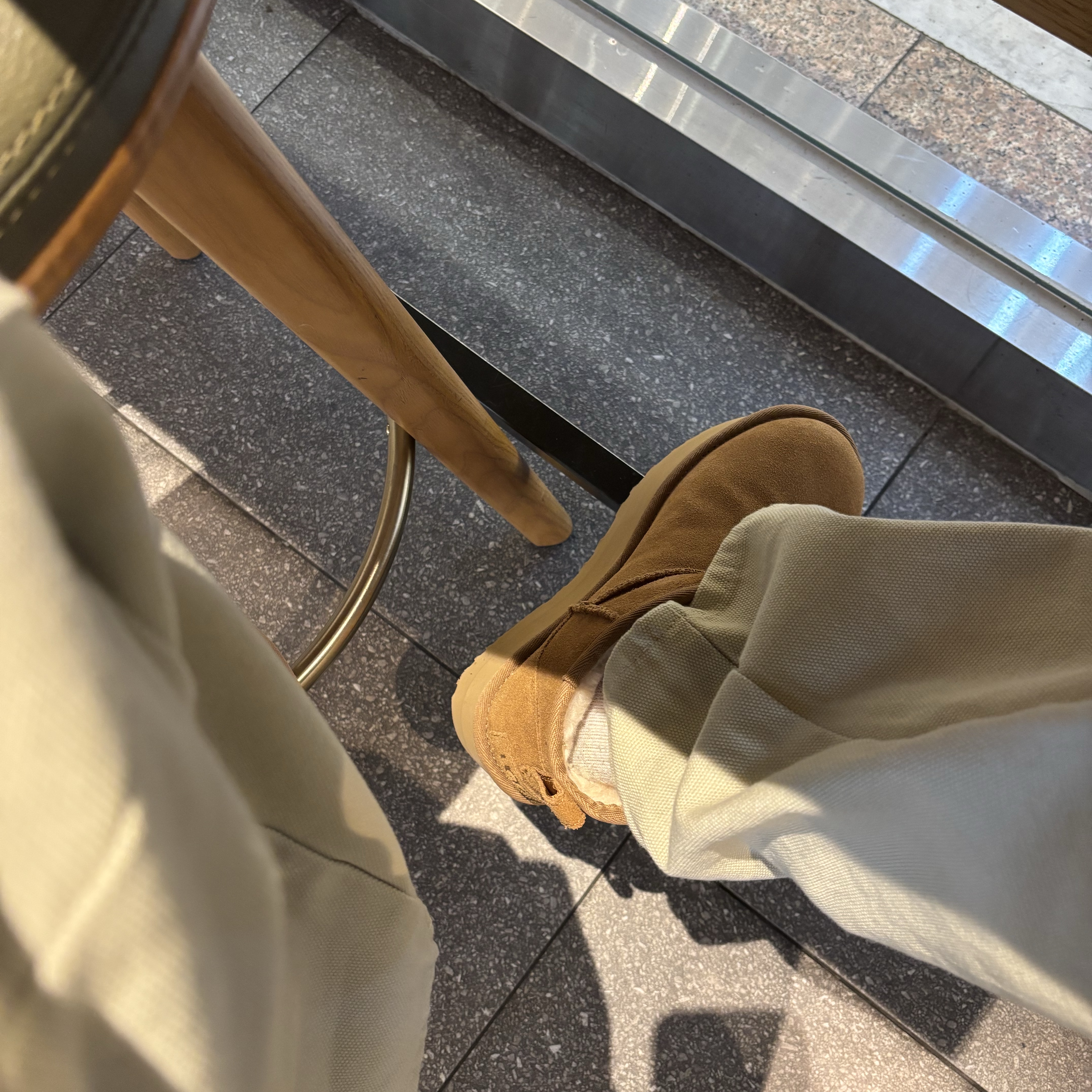 (W) UGG Classic Ultra Mini Platform Boots Chestnut 착용 스타일 - 1