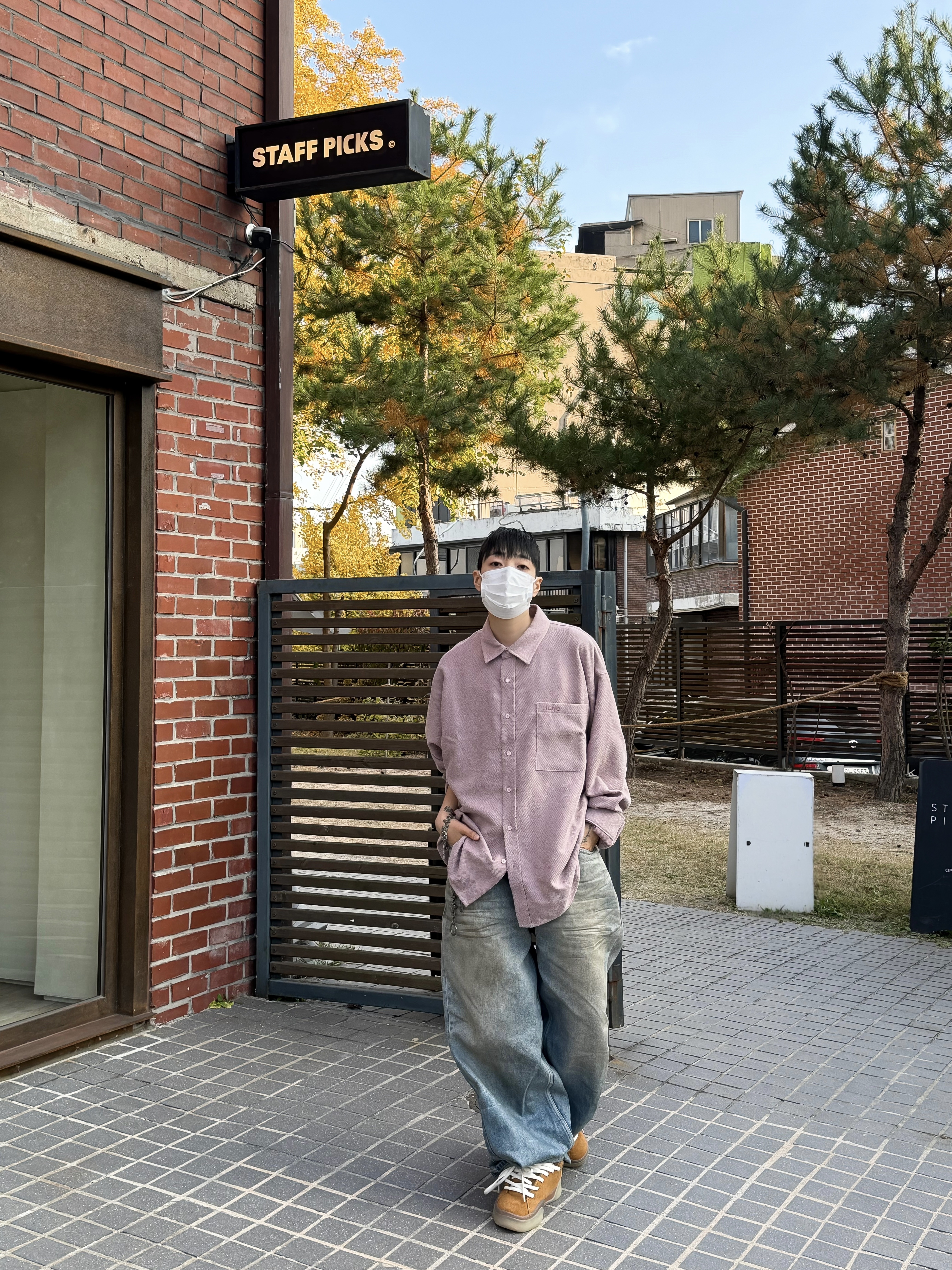Hono Report Mini Logo Shirts Light Pink, ERL Vamp Skate Shoe Natural Brown 착용 스타일 - 3
