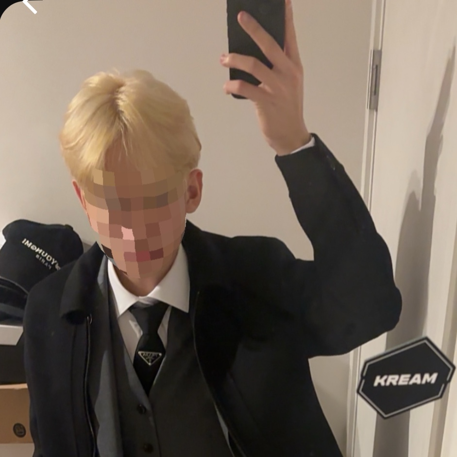 Prada Re-Nylon Gabardine Tie Black, Prada Chocolate Brushed Leather Loafers Black 착용 스타일 - 5