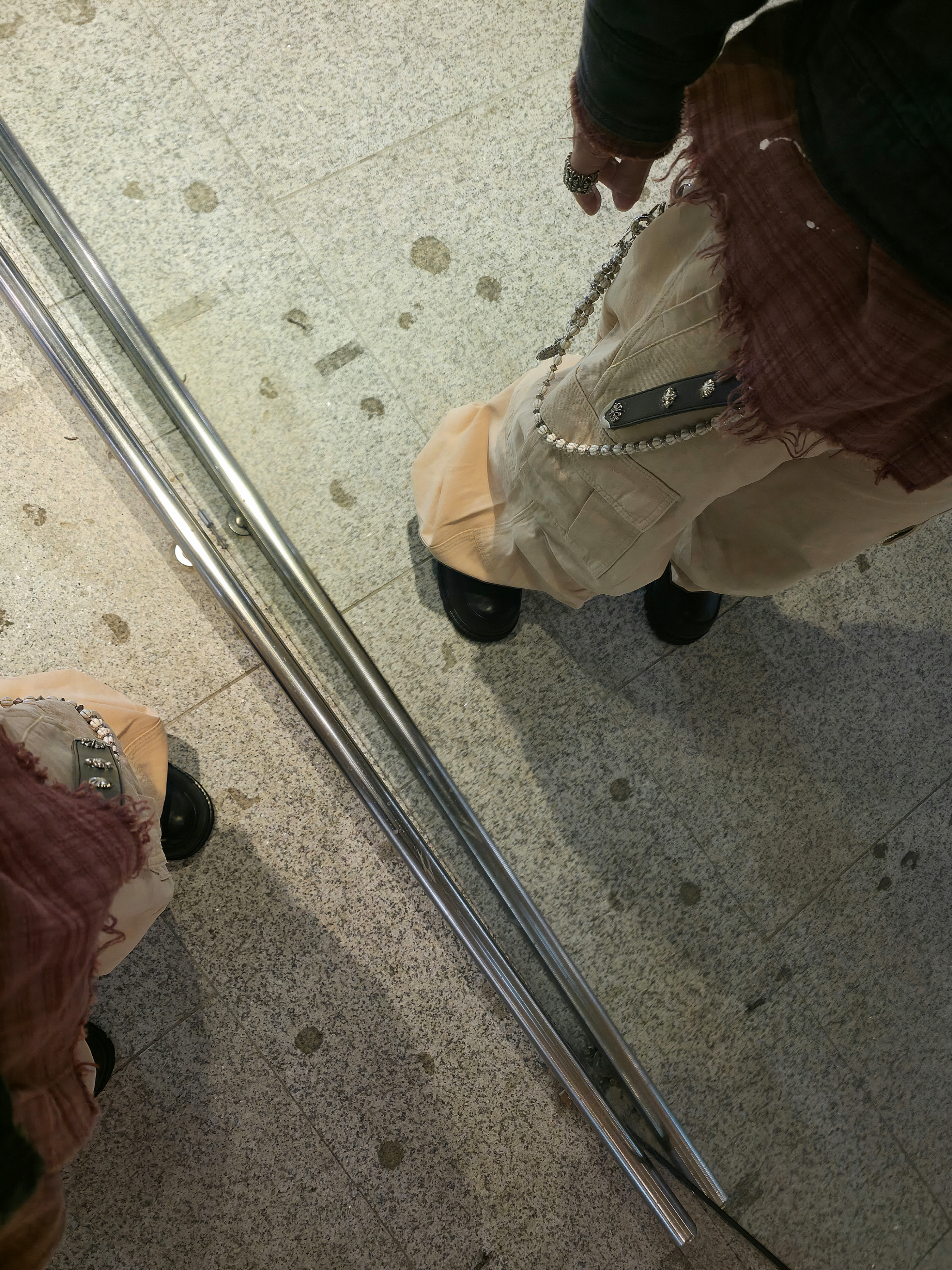 NOD Stone Washed Cargo Pants Beige 착용 스타일 - 7