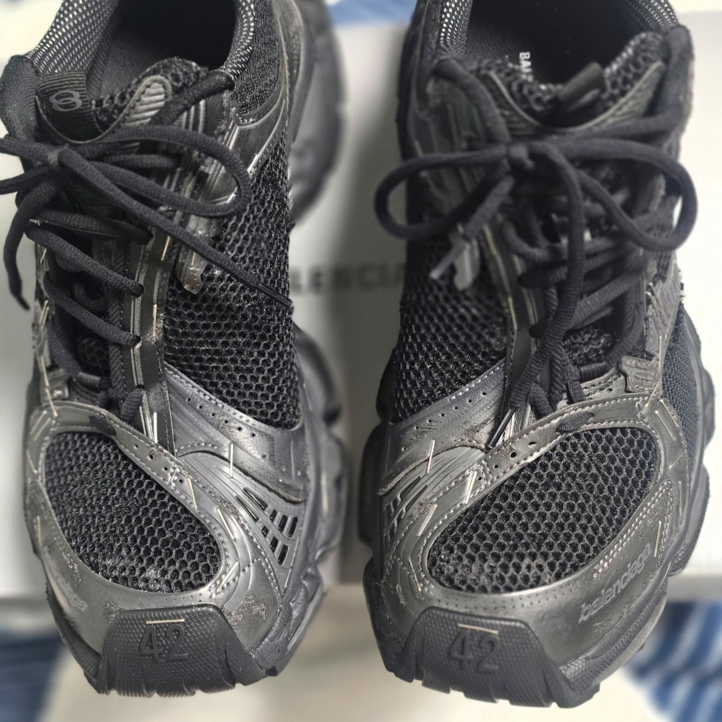 Balenciaga Stapler Sneaker Black 착용 스타일