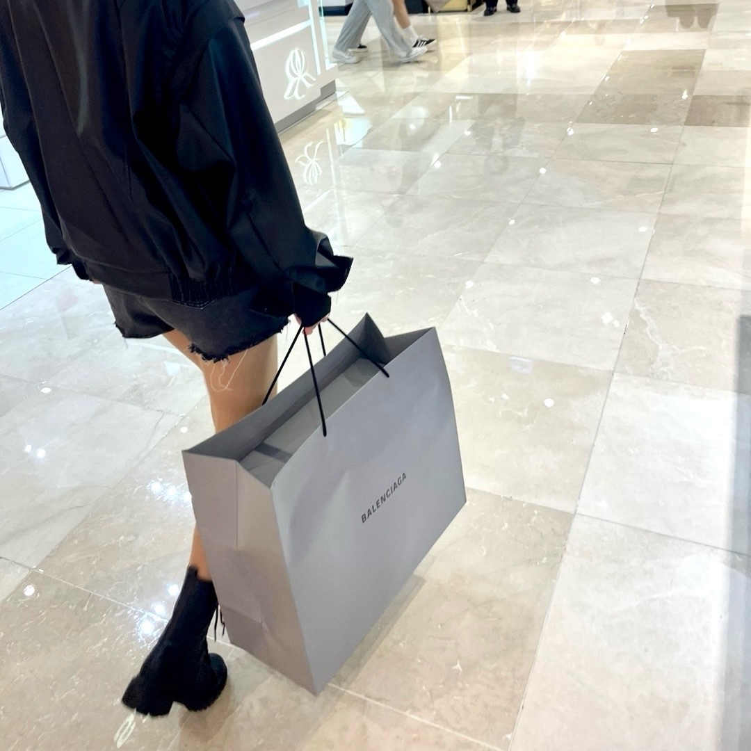 Balenciaga Le City Medium Bag Black Silver 착용 스타일 - 1