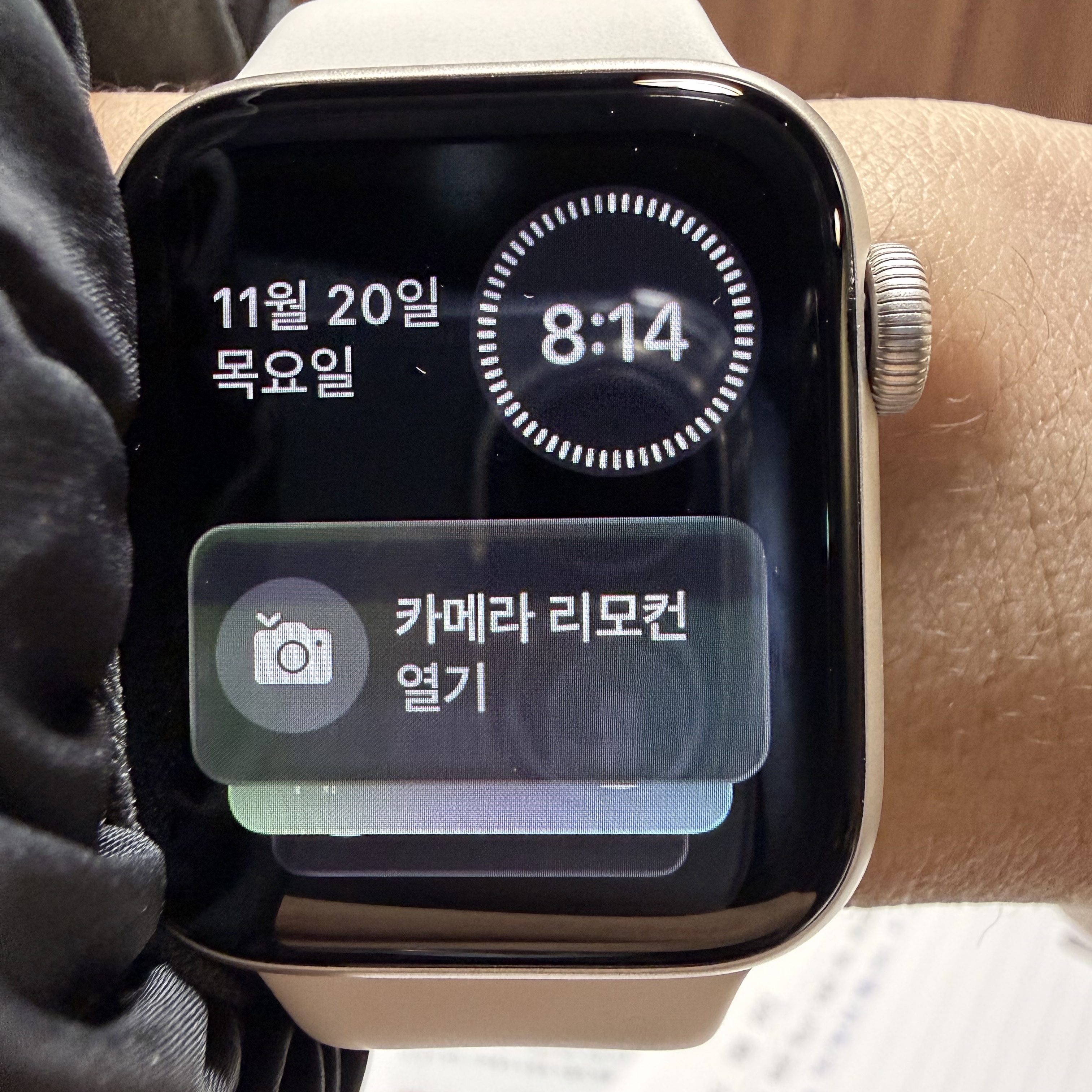 Apple Watch Series SE 3rd 40mm GPS Starlight Aluminum Case with Sport Band S/M Starlight (Korean Ver.) 착용 스타일