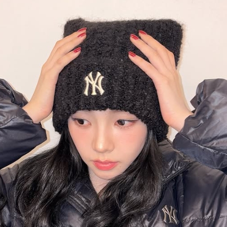 MLB Plush Meowing Beanie Black 착용 스타일