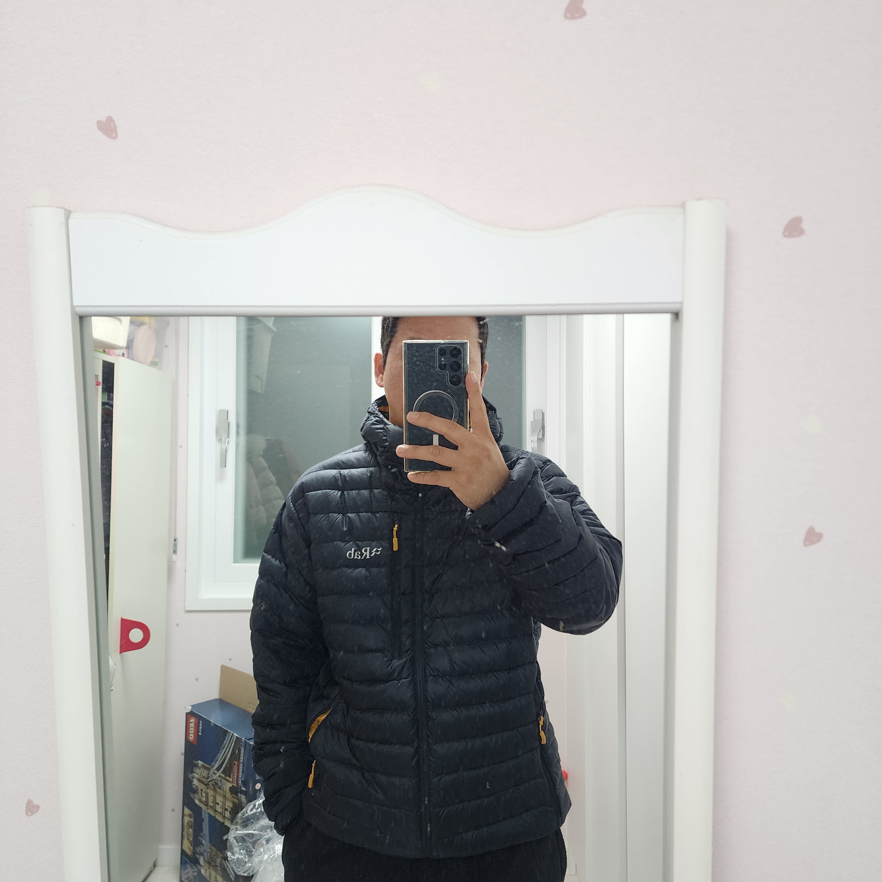 Rab Microlight Alpine Jacket Beluga 착용 스타일