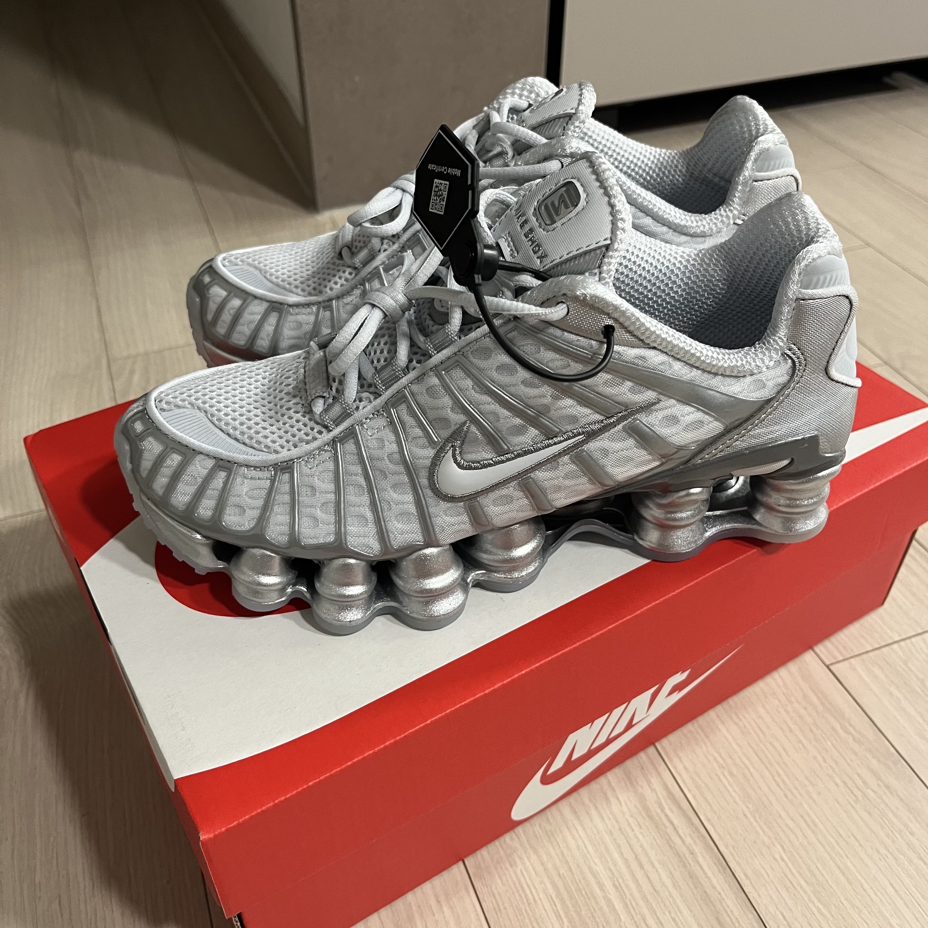 (W) Nike Shox TL Pure Platinum and Metallic Silver 착용 스타일