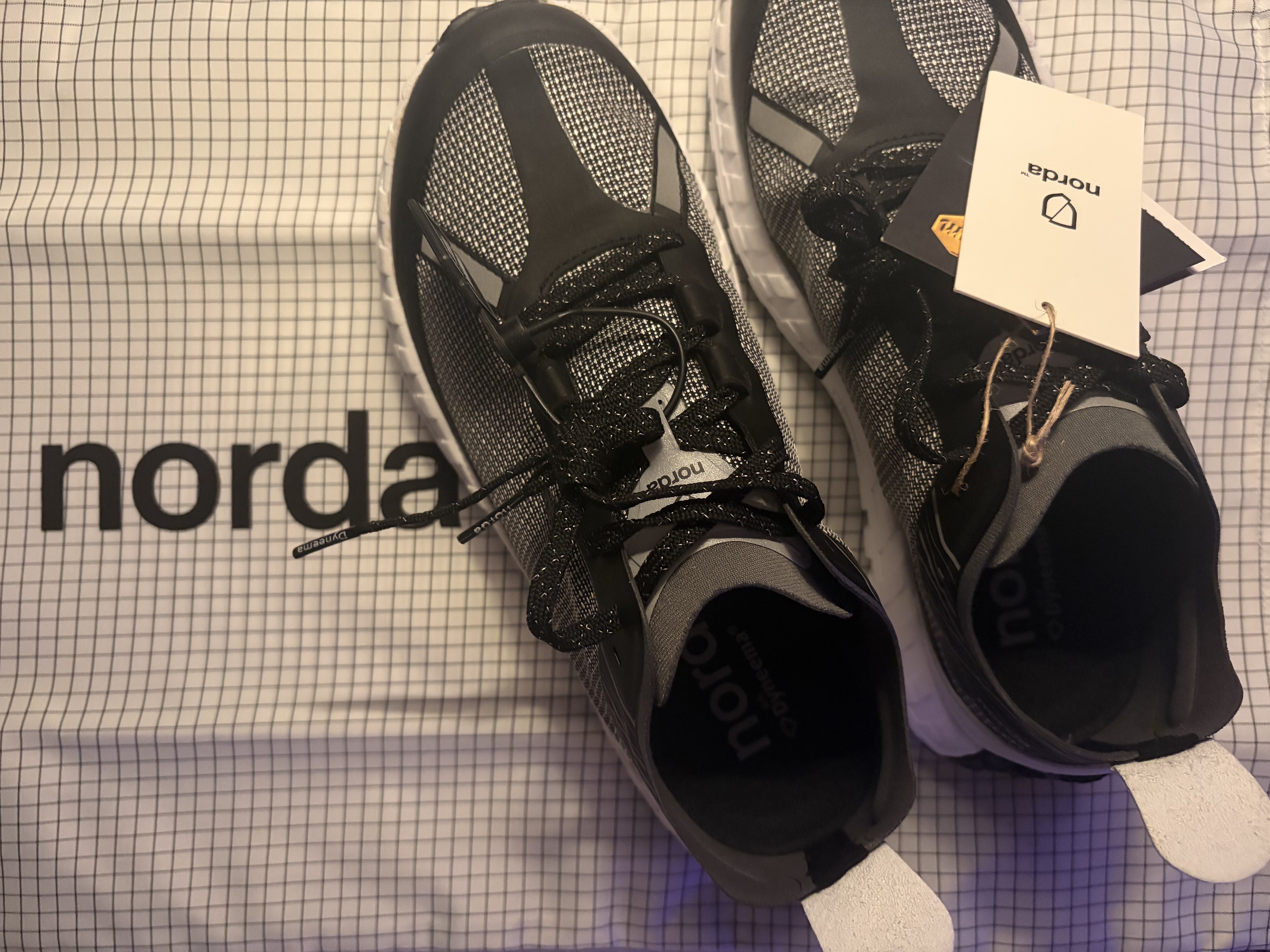 Norda 001 Black 착용 스타일 - 4