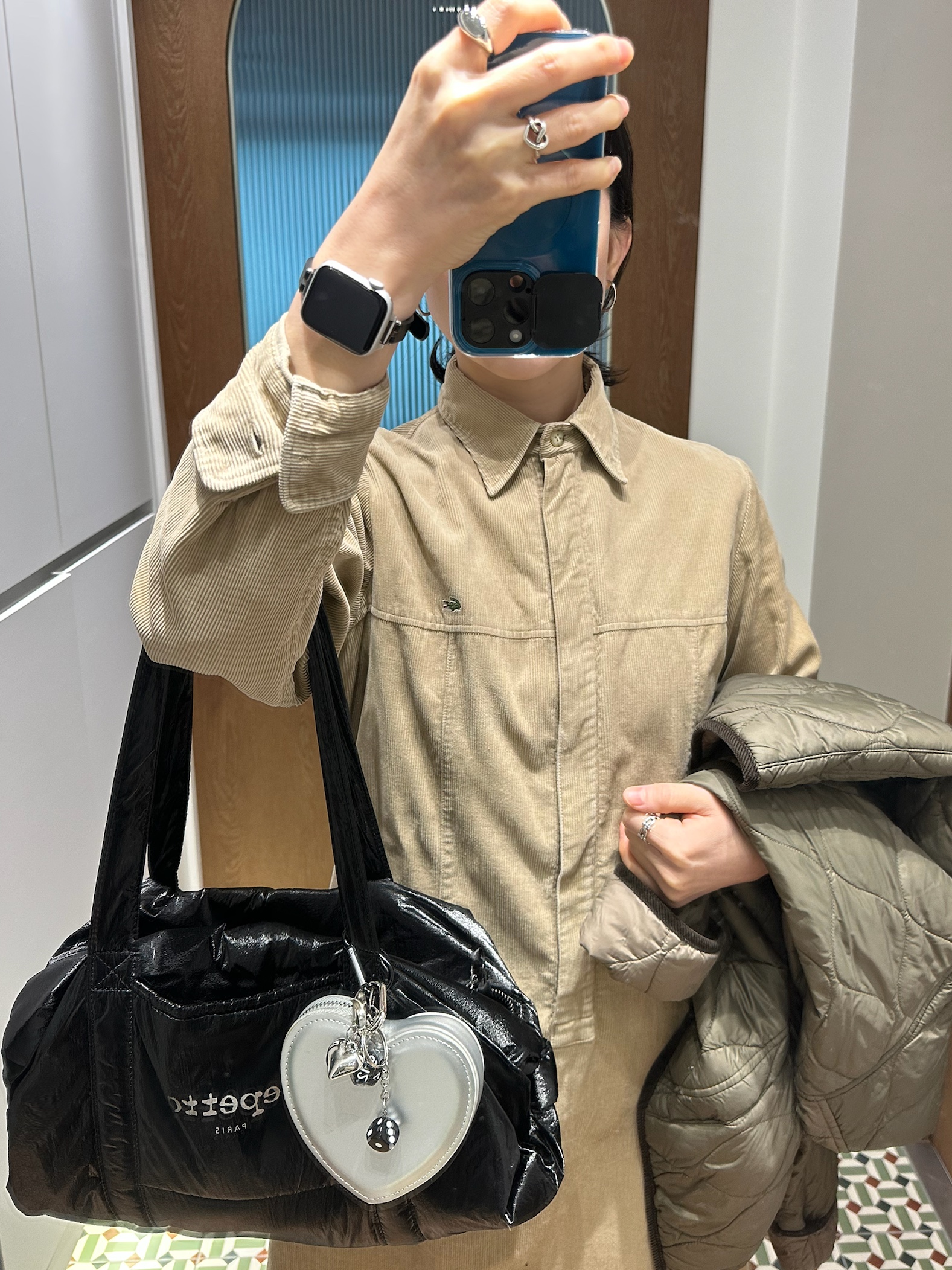 Repetto Medium Glide Duffle Bag Black, Birkenstock Boston Soft Footbed Taupe - Regular 착용 스타일 - 4