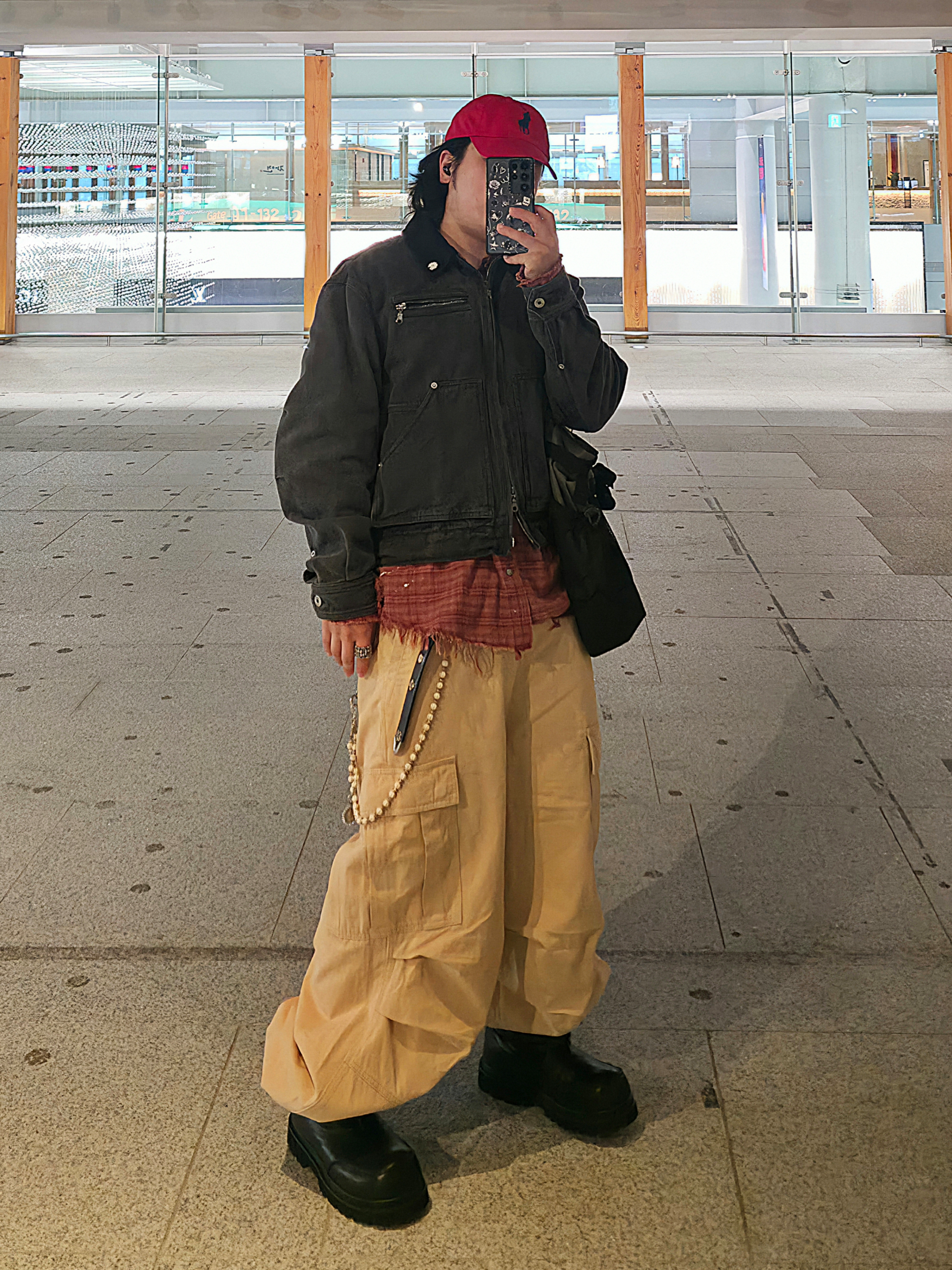 NOD Stone Washed Cargo Pants Beige 착용 스타일 - 2