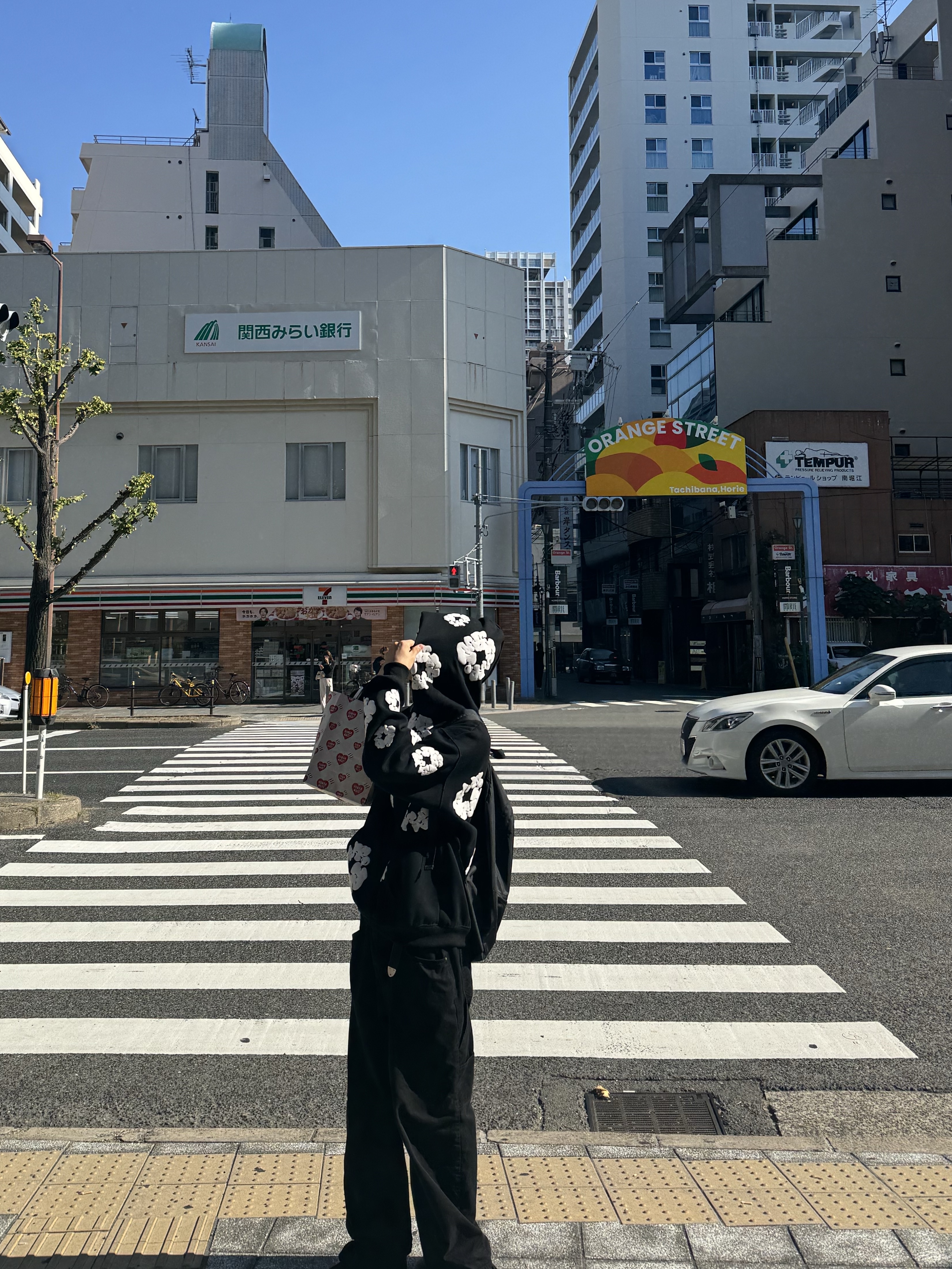 Denim Tears The Cotton Wreath Sweatshirt Black, Arc'teryx Atom SV Hoody Black 착용 스타일 - 1