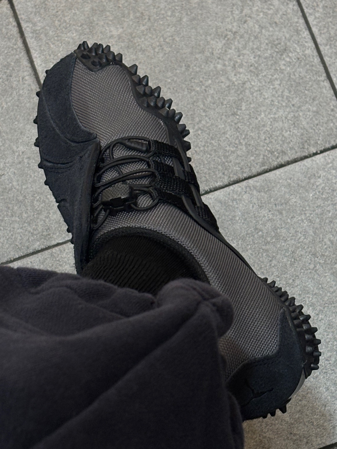 Puma x Sansan Gear Mostro Cage Black Shadow Gray 착용 스타일 - 2