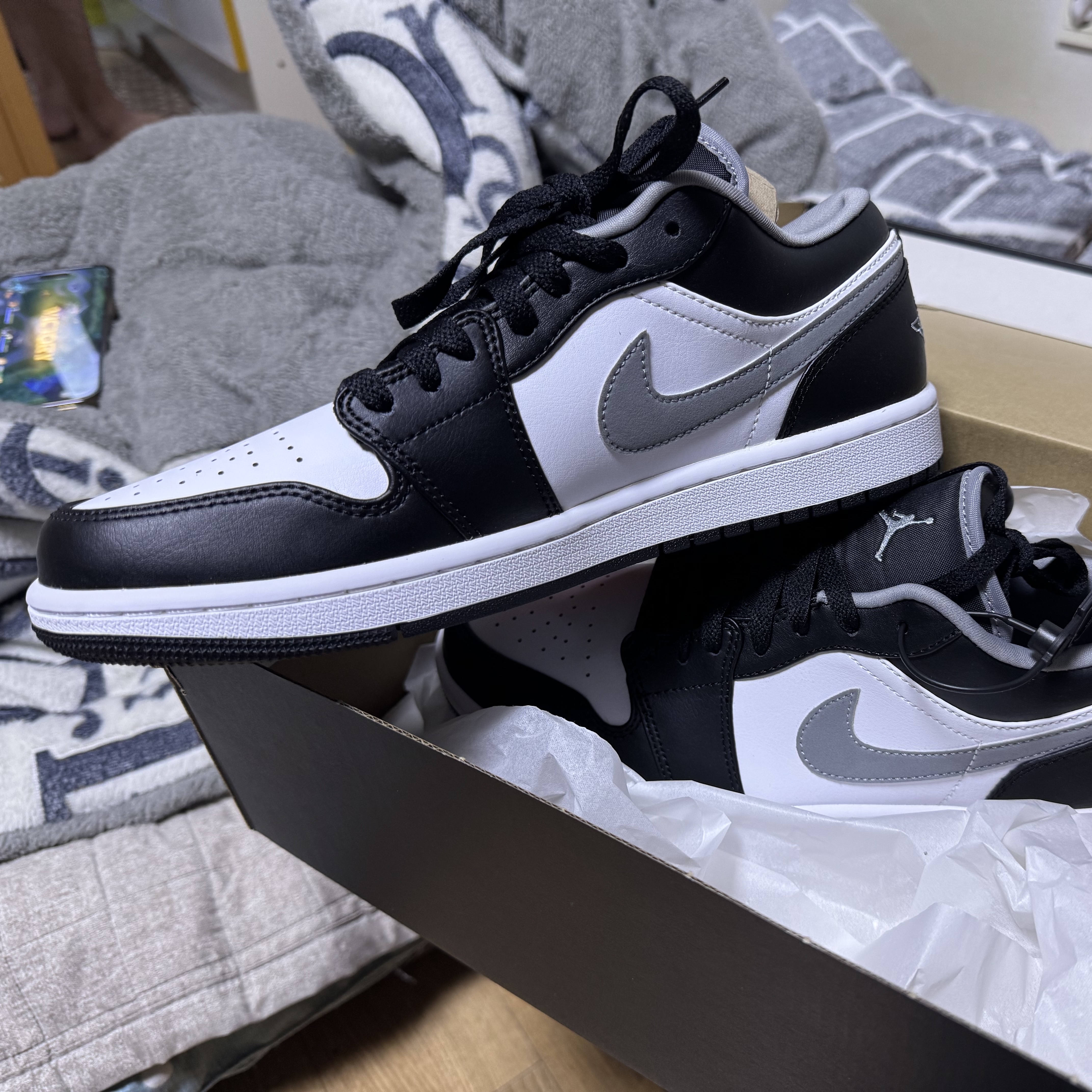 Jordan 1 Low Black Particle Grey 착용 스타일