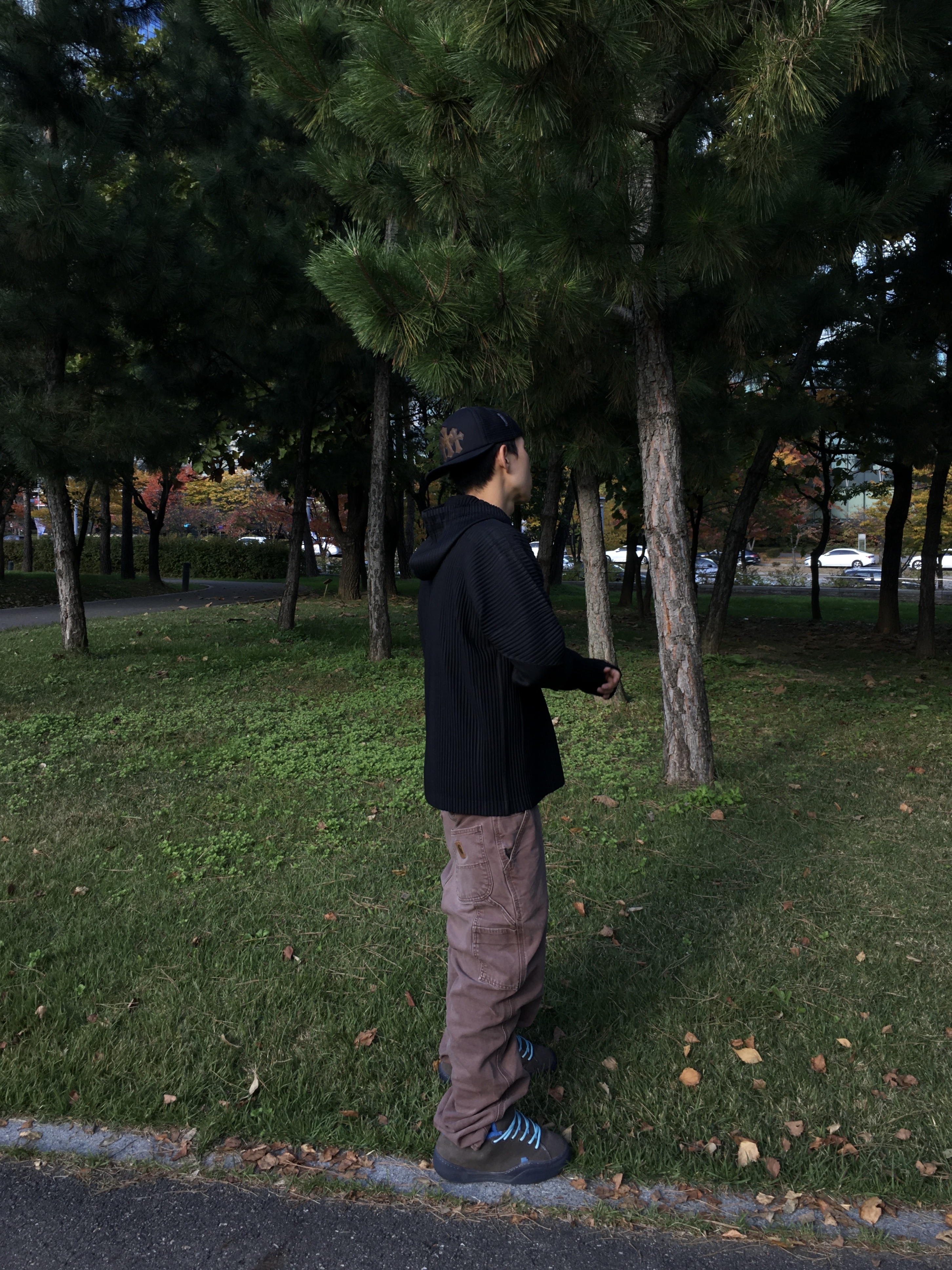 Homme Plisse Issey Miyake MC July Zip Up Parka Black, ERL Vamp Skate Electric Gray 착용 스타일 - 1