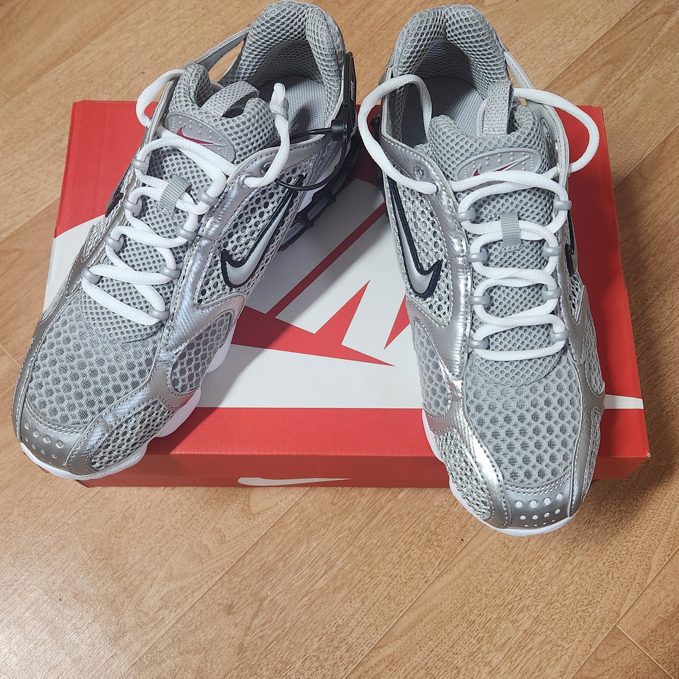 Nike Air Zoom Spiridon Cage 2 Metallic Silver 착용 스타일 - 1