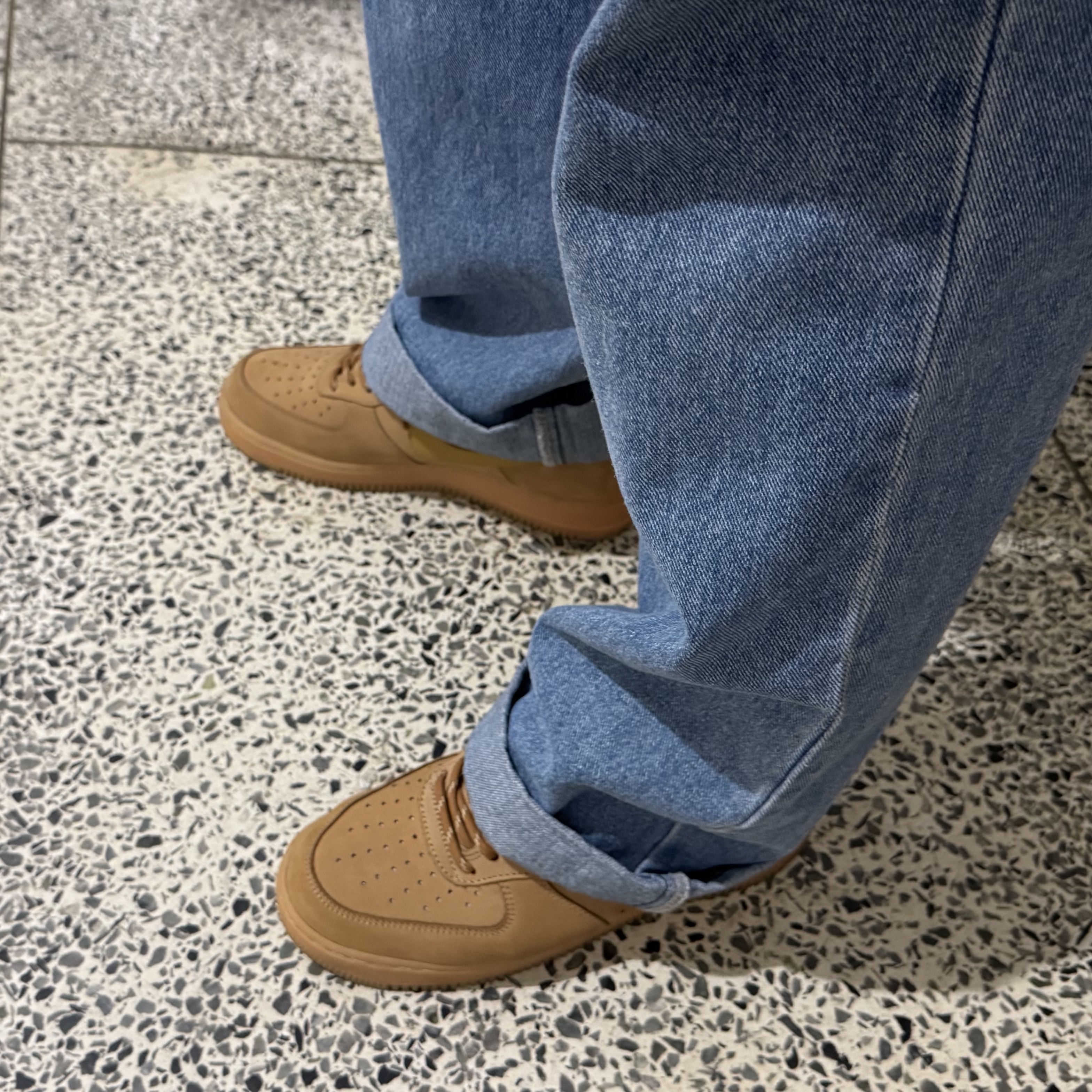 Nike Air Force 1 '07 WB Flax 착용 스타일