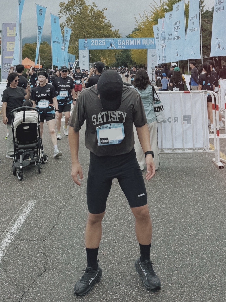 Satisfy Auralite T-Shirt Pigment Brown, Asics Superblast 2 Black White 착용 스타일 - 2