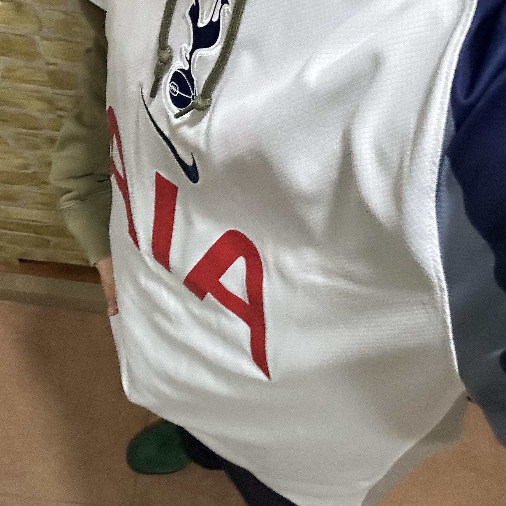 Nike Tottenham Hotspur 2025/26 Stadium Home Dri-Fit Football Replica Jersey White Light Iron Ore (Non Marking Ver.) 착용 스타일