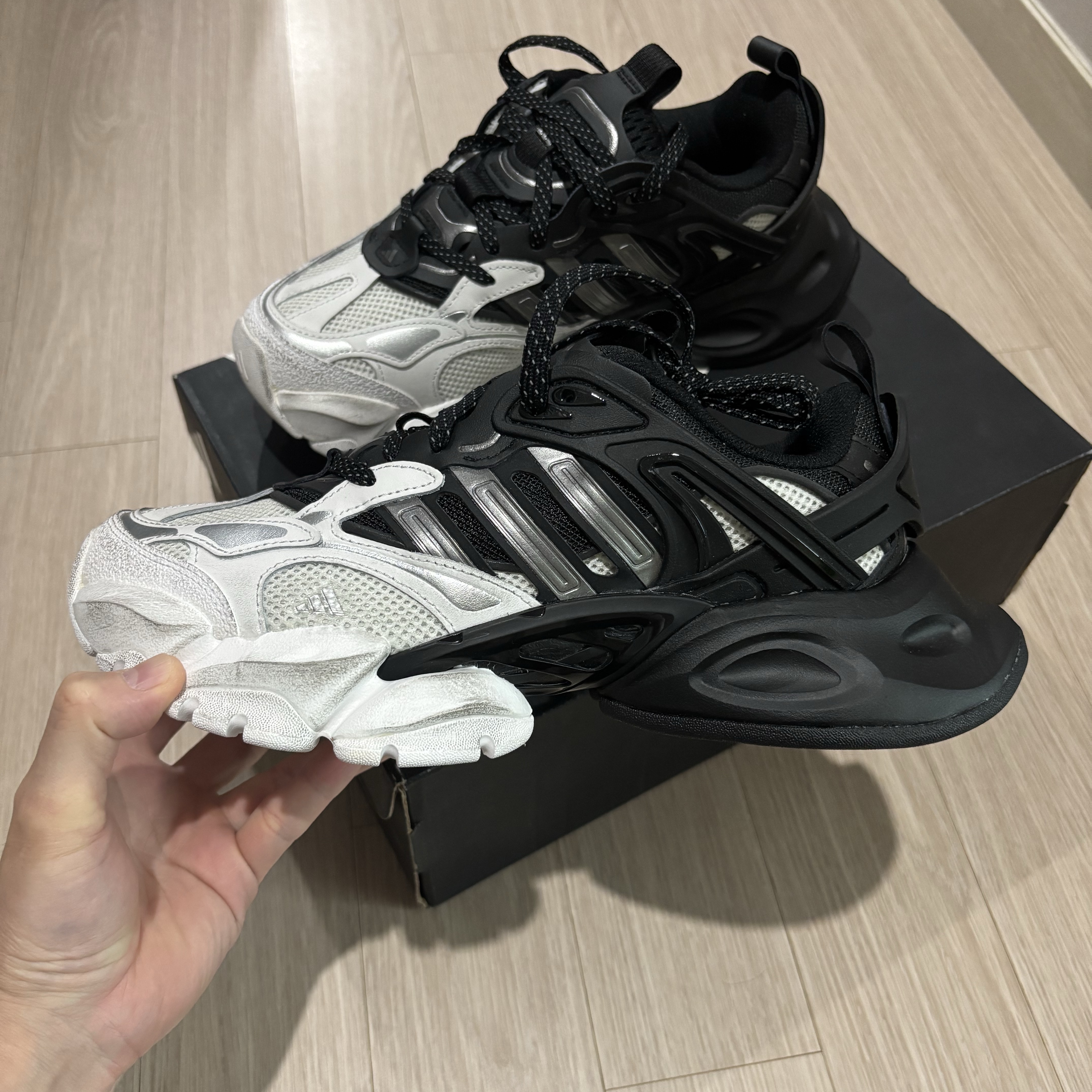 Adidas Vento XLG Runner Deluxe Sneakers White Black 착용 스타일 - 1