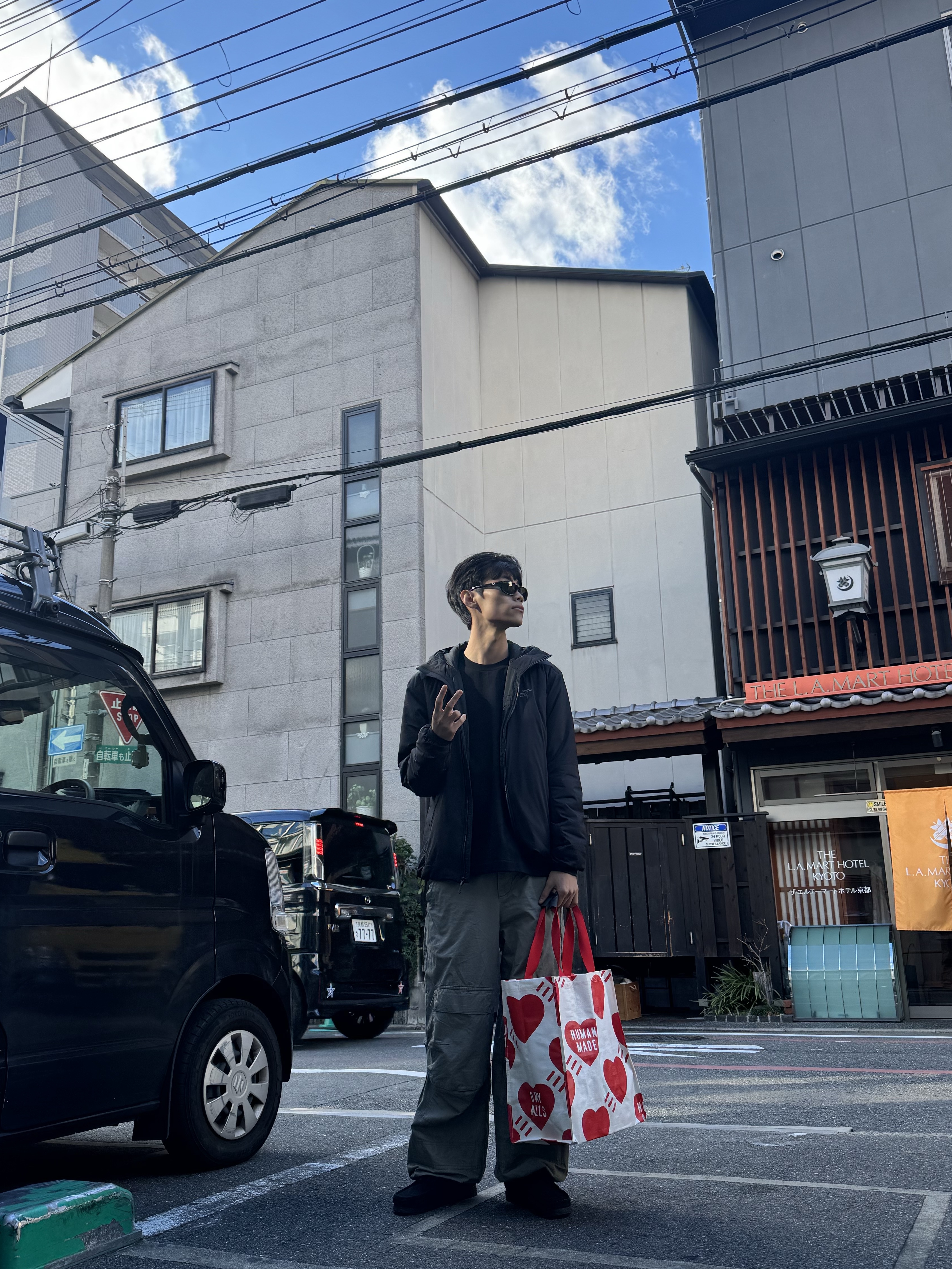 Denim Tears The Cotton Wreath Sweatshirt Black, Arc'teryx Atom SV Hoody Black 착용 스타일 - 2