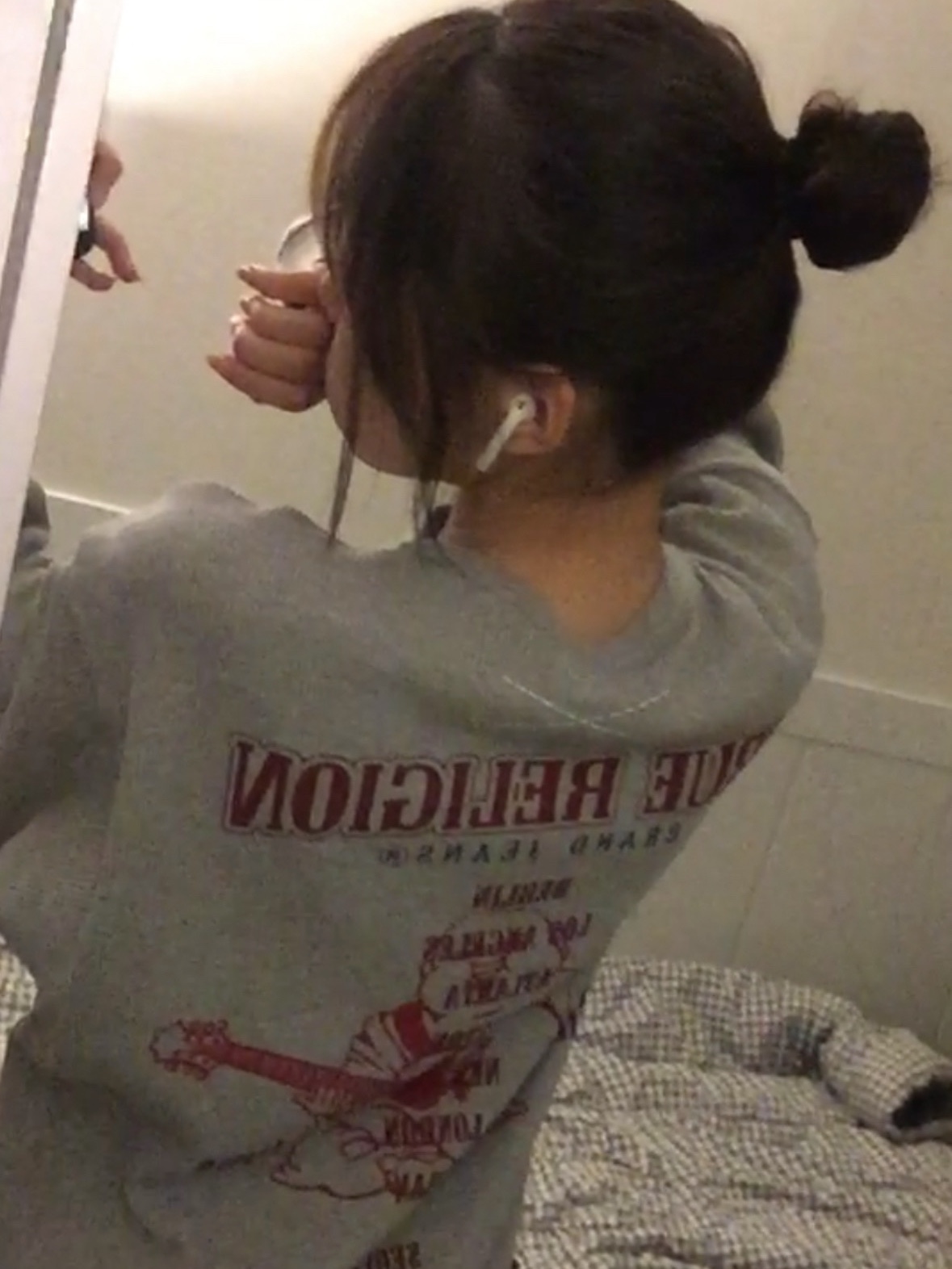 True Religion World Tour Waffle Long Sleeve Grey 착용 스타일 - 1