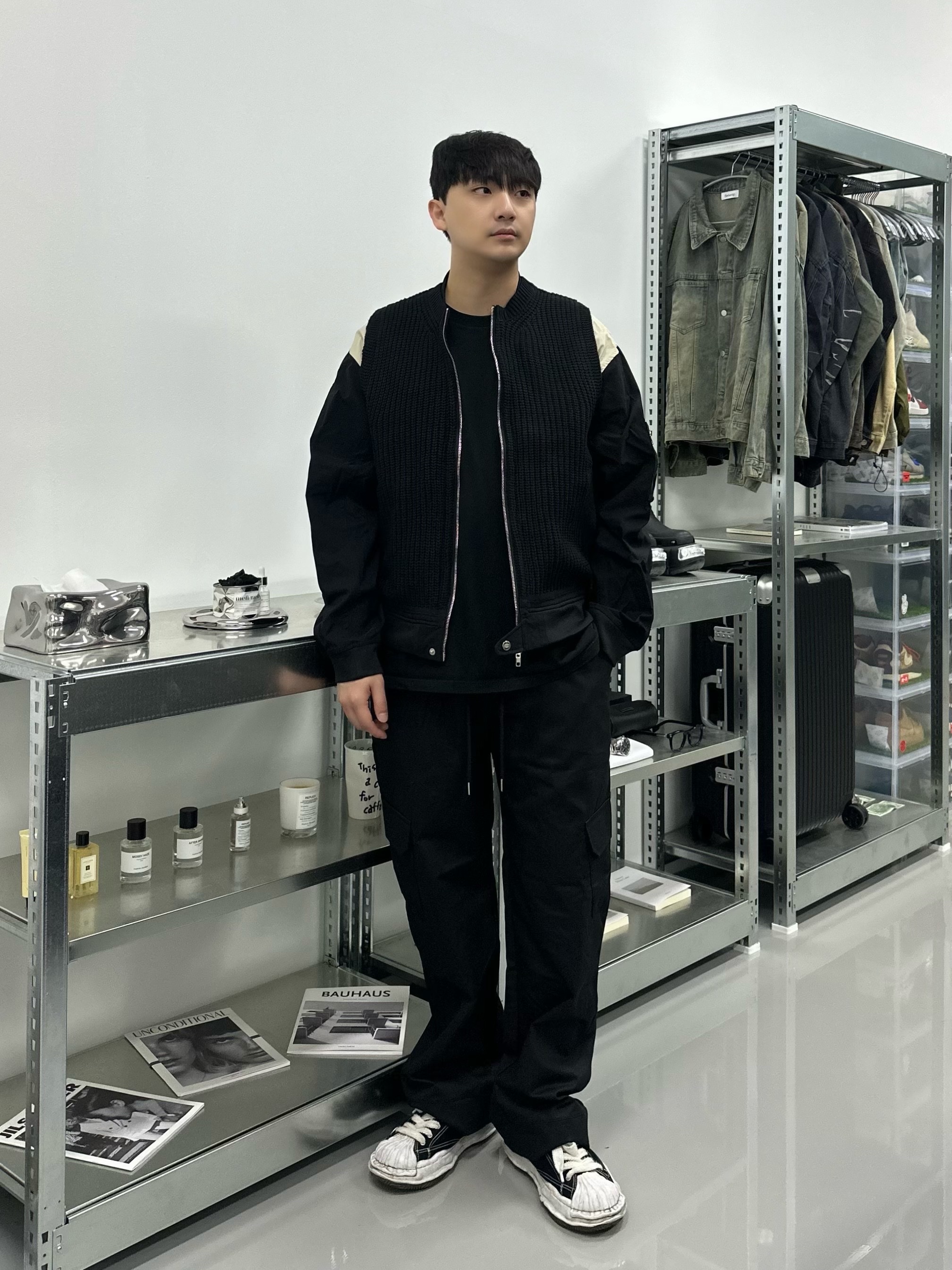 Maison Mihara Yasuhiro Peterson OG Sole Canvas Low Sneakers Black 착용 스타일 - 1
