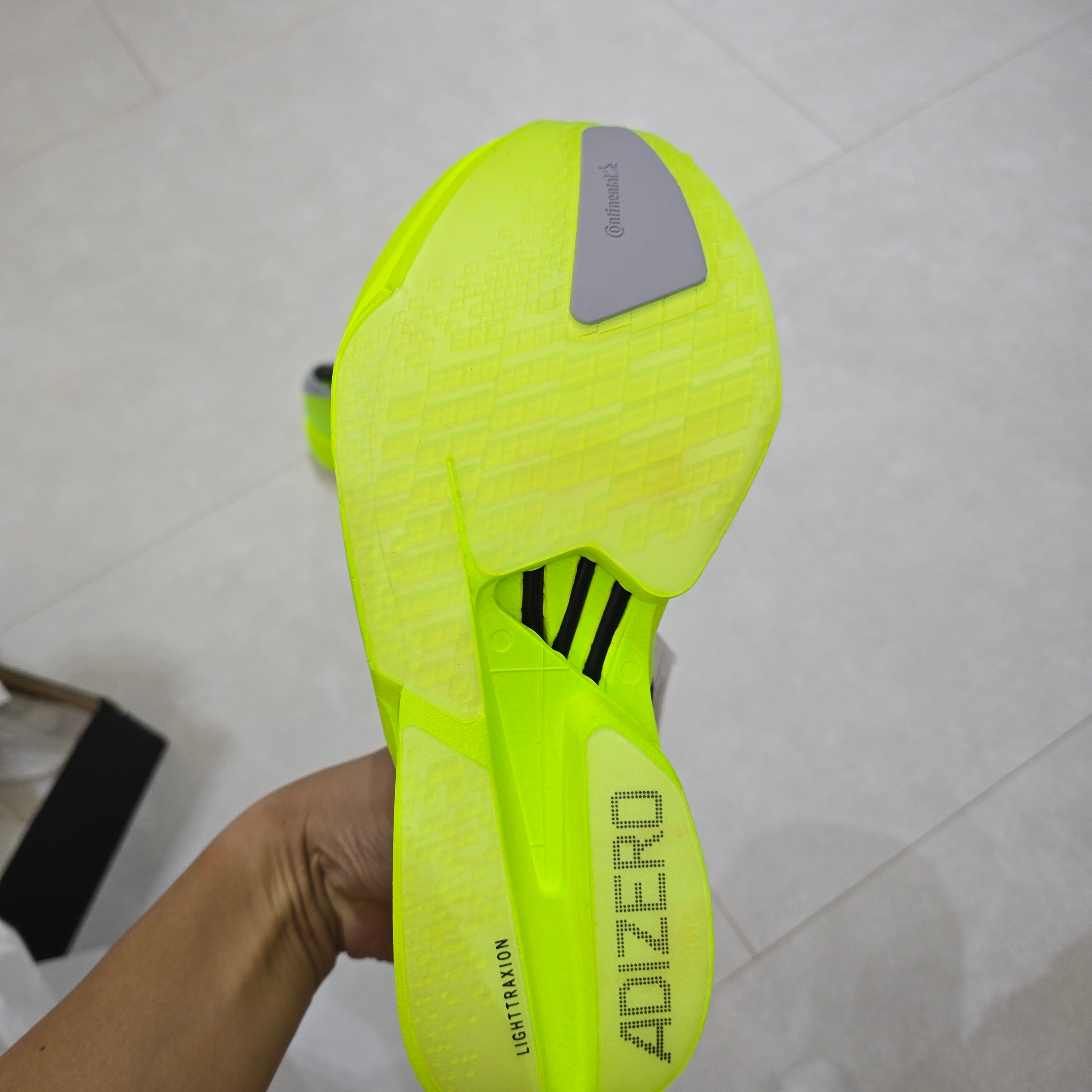 Adidas Adizero Adios Pro 4 Lucid Lemon Core Black 착용 스타일 - 7