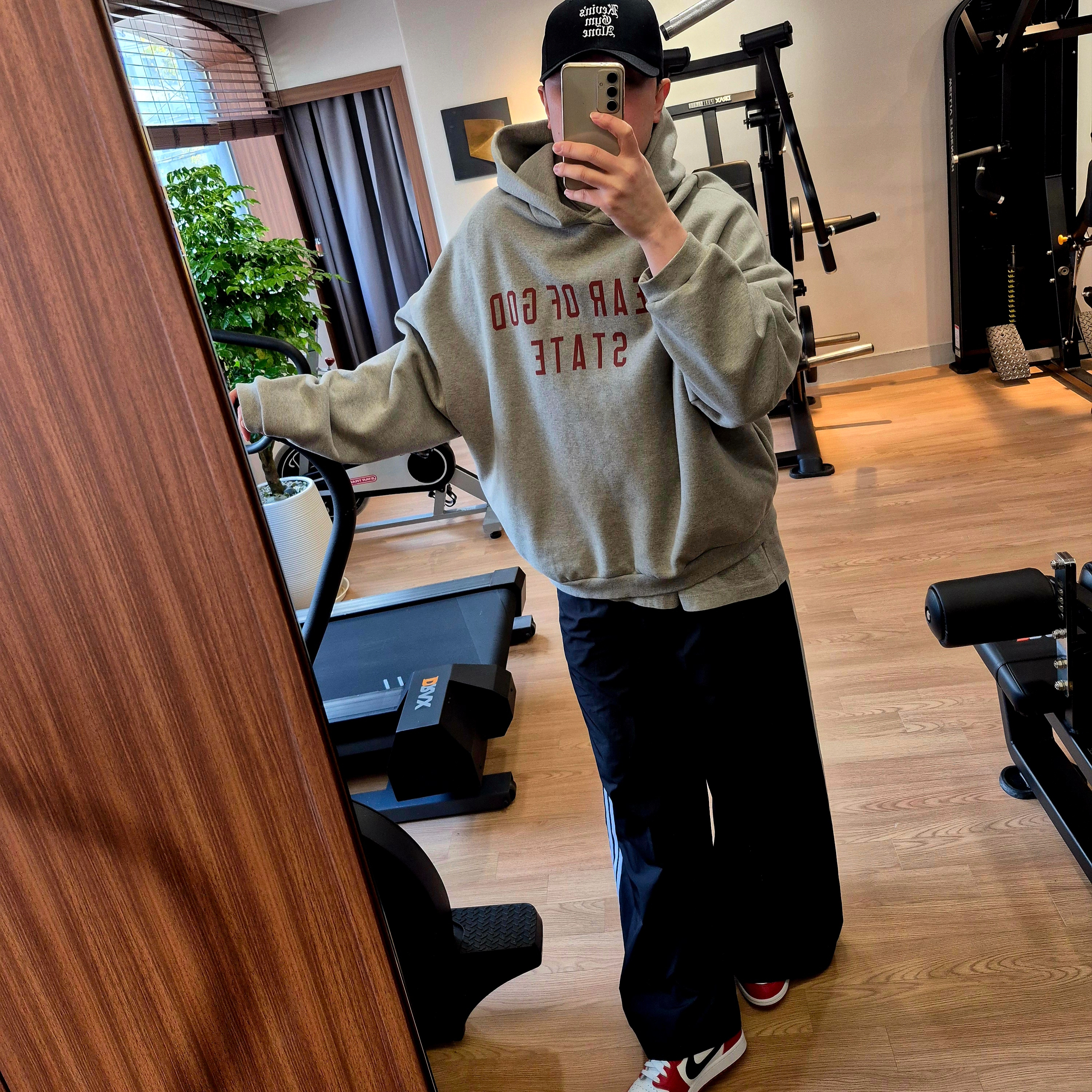 Jordan 1 Retro Low OG Chicago, (W) Adidas Adilenium Season 3 Oversized Track Pants Black - US Sizing 착용 스타일