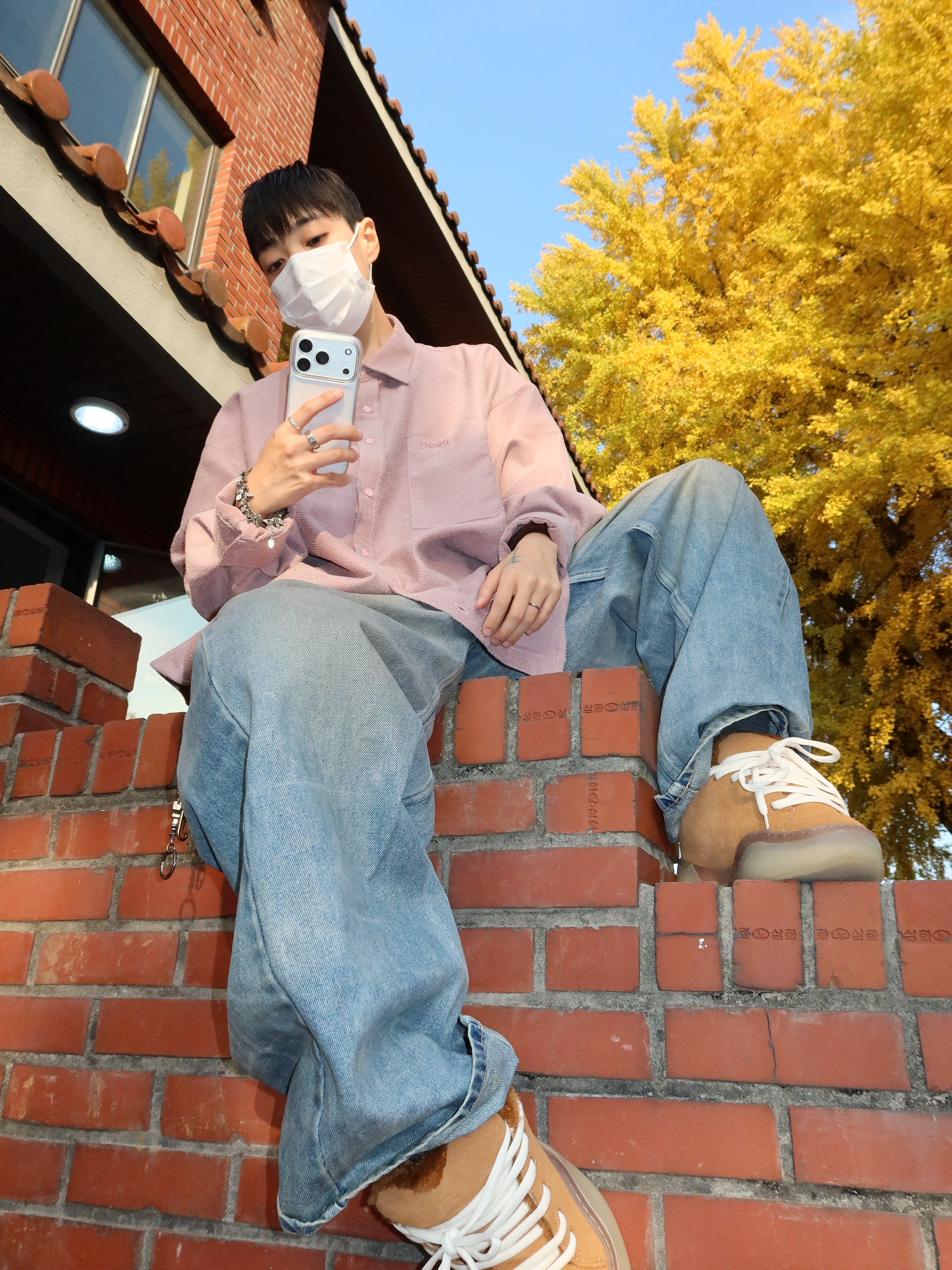 Hono Report Mini Logo Shirts Light Pink, ERL Vamp Skate Shoe Natural Brown 착용 스타일 - 2