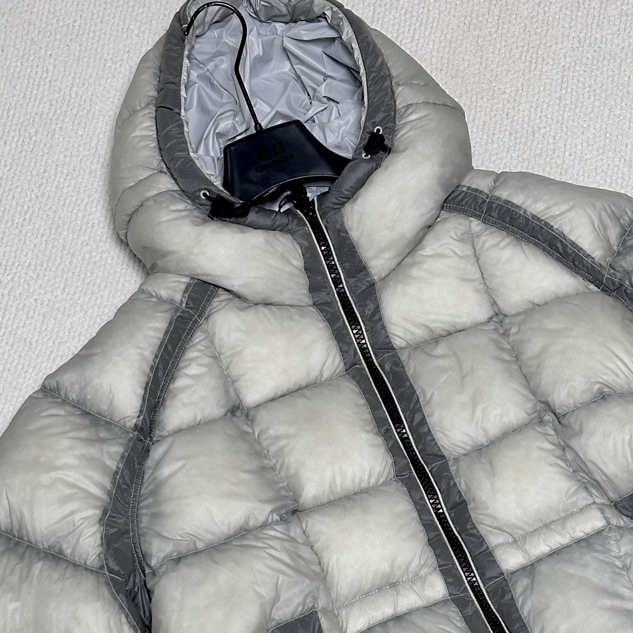 C.P. Company Korea Exclusive D.D. Shell Hooded Down Jacket Lunar Rock - 25FW 착용 스타일