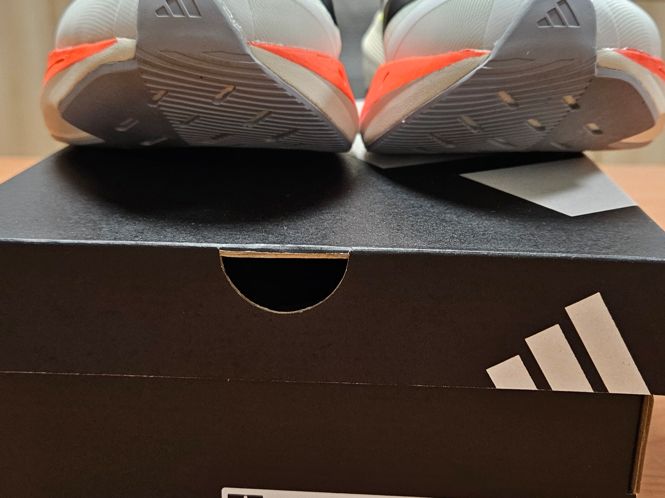 Adidas Adizero Drive RC Cloud White Core Black 착용 스타일 - 3