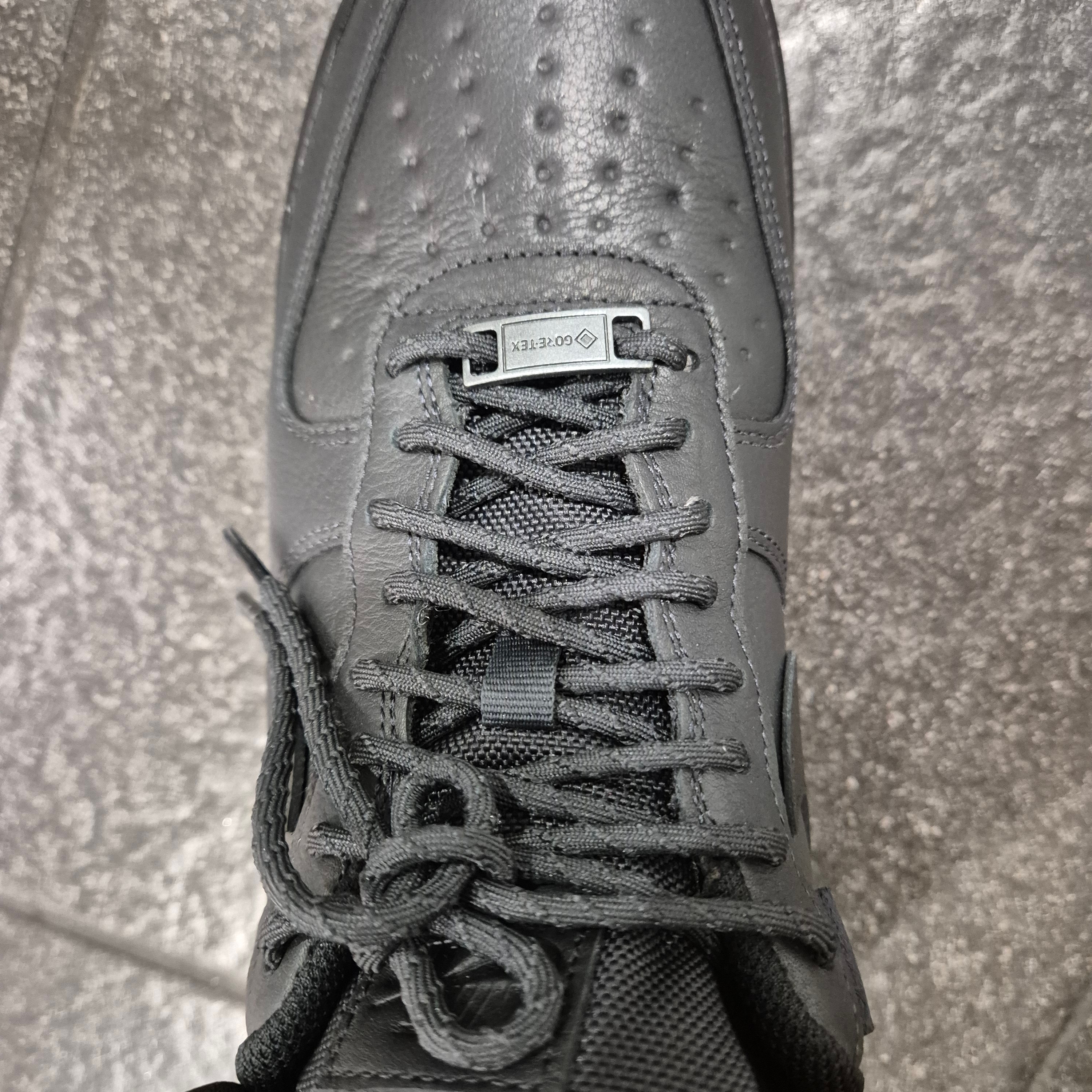 Nike Air Force 1 Low Gore-Tex Vibram Off Noir and Black 착용 스타일 - 1