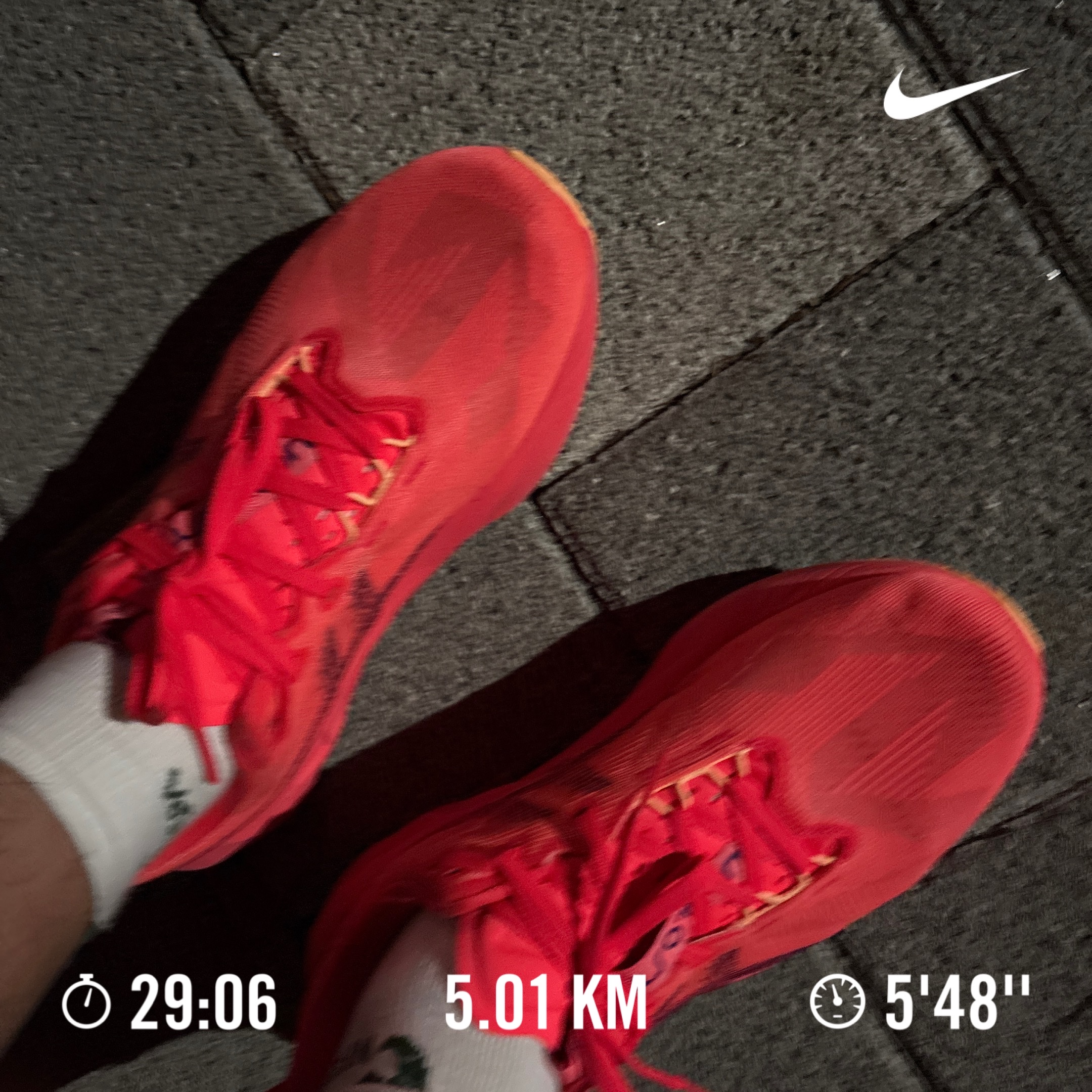 Asics Novablast 5 Flash Red Edo Purple 착용 스타일