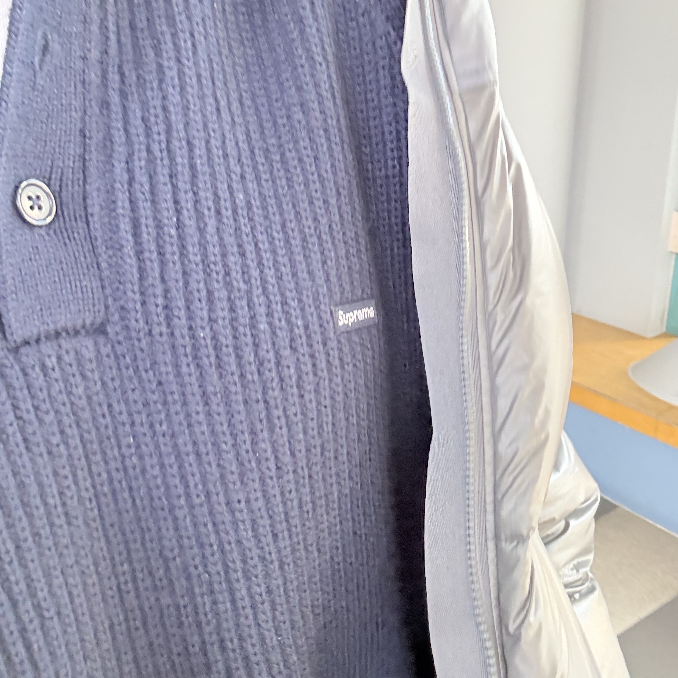 Supreme Small Box Polo Sweater Navy - 25FW, The North Face Nuptse Air Jacket Black 착용 스타일 - 1